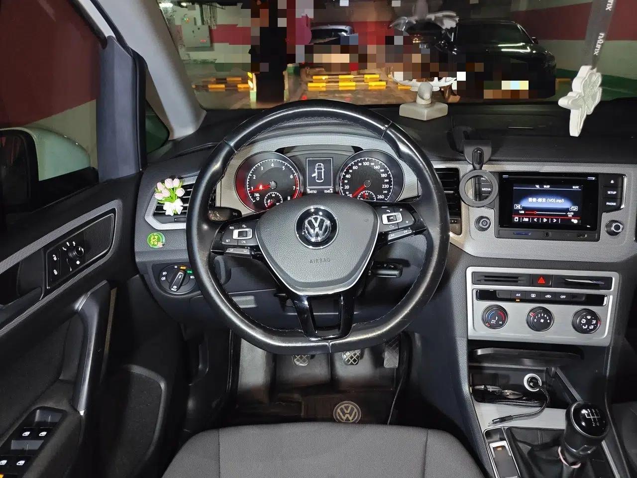 Volkswagen Golf Sportsvan 2016 230TSI Manual Entry-Level Trim — миниатюра 11