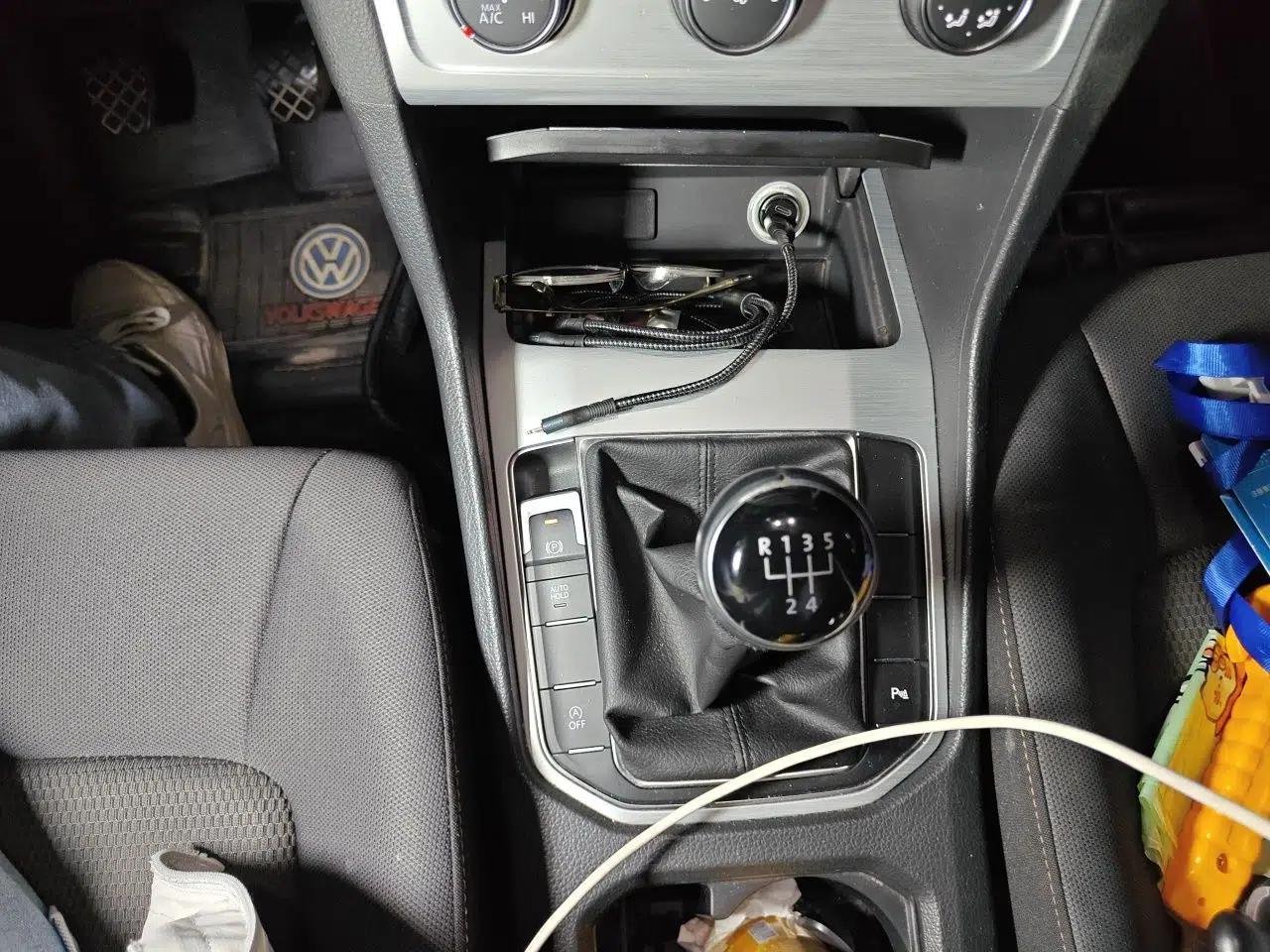 Volkswagen Golf Sportsvan 2016 230TSI Manual Entry-Level Trim — миниатюра 15