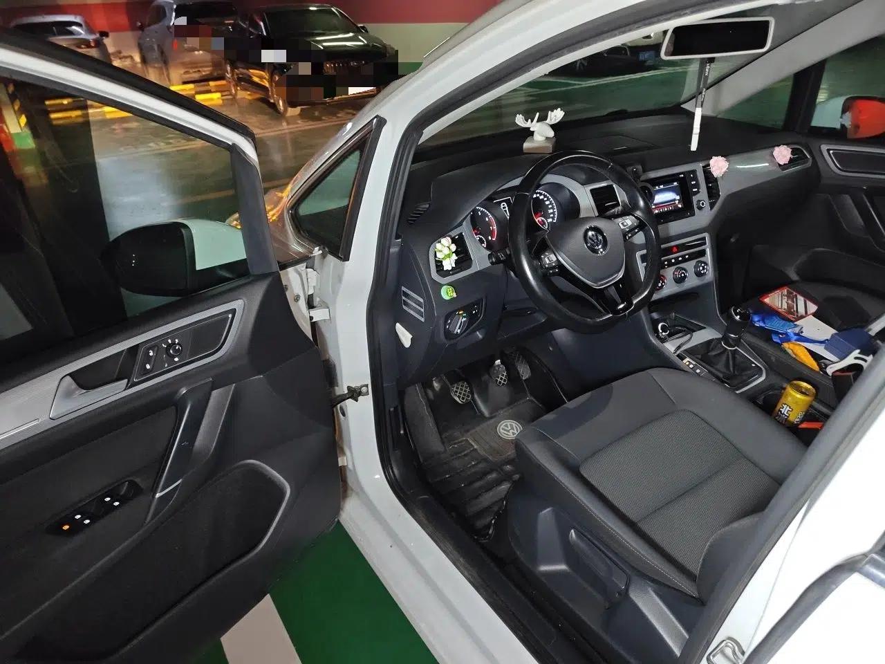 Volkswagen Golf Sportsvan 2016 230TSI Manual Entry-Level Trim — миниатюра 17