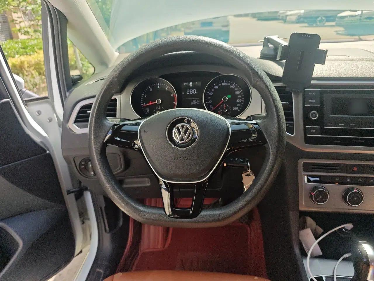 Volkswagen Golf Sportsvan 2018 1.6L Automatic Comfort Model — миниатюра 11