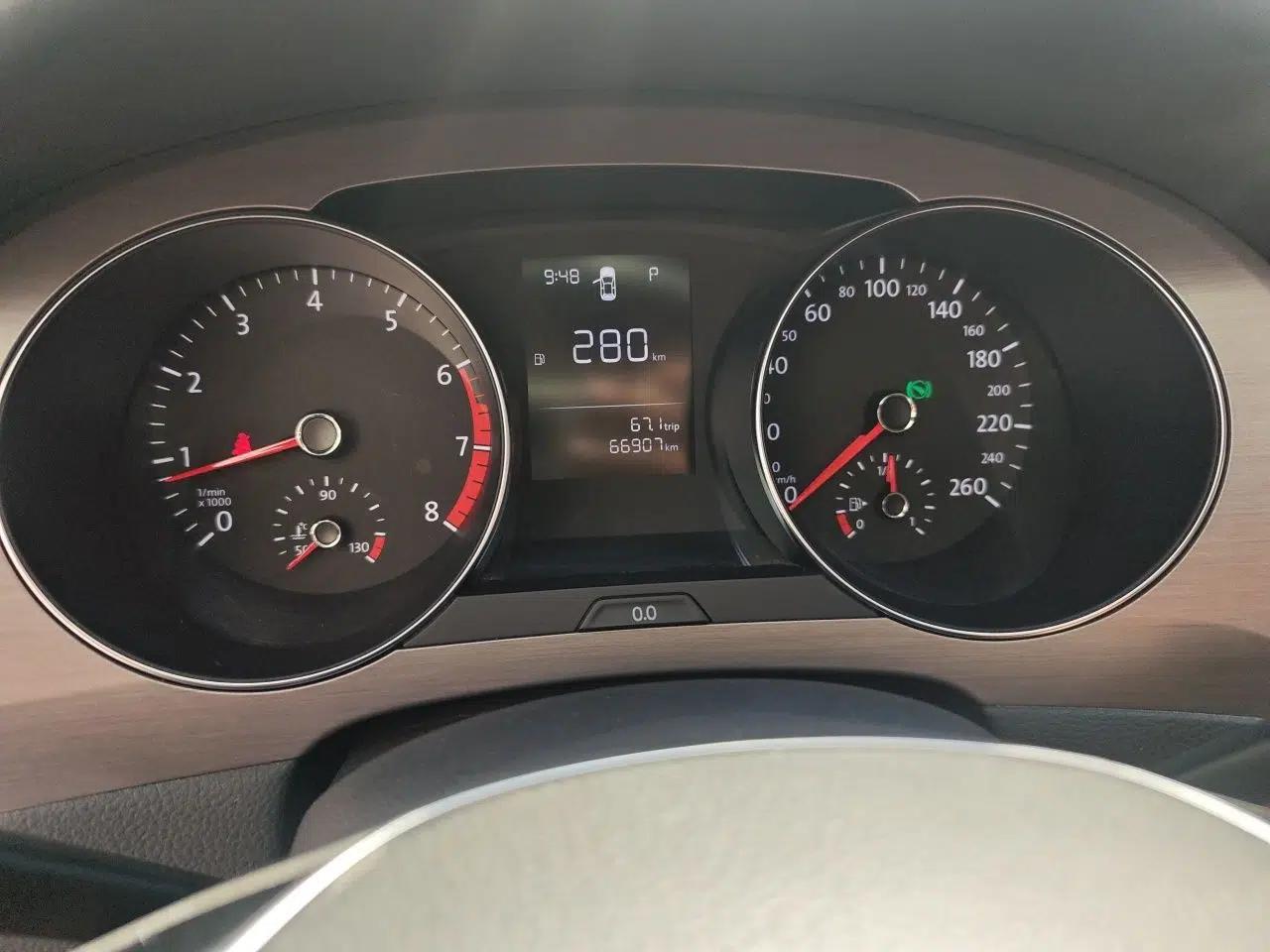 Volkswagen Golf Sportsvan 2018 1.6L Automatic Comfort Model — миниатюра 12