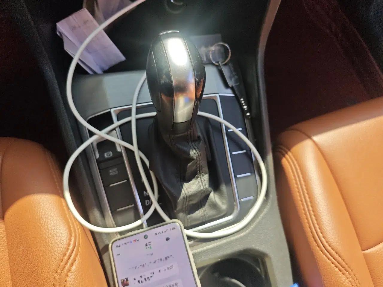 Volkswagen Golf Sportsvan 2018 1.6L Automatic Comfort Model — миниатюра 15
