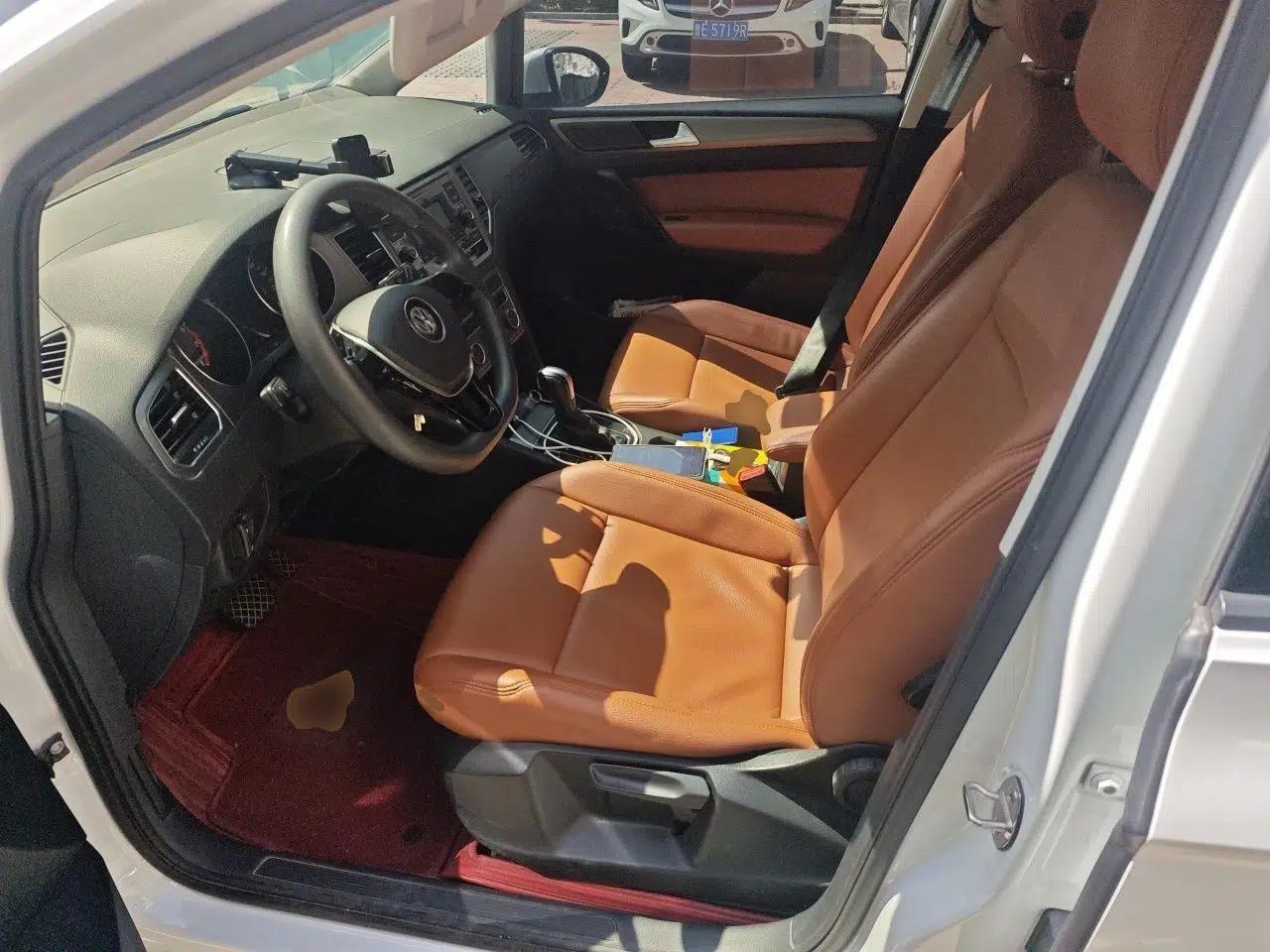 Volkswagen Golf Sportsvan 2018 1.6L Automatic Comfort Model — миниатюра 16