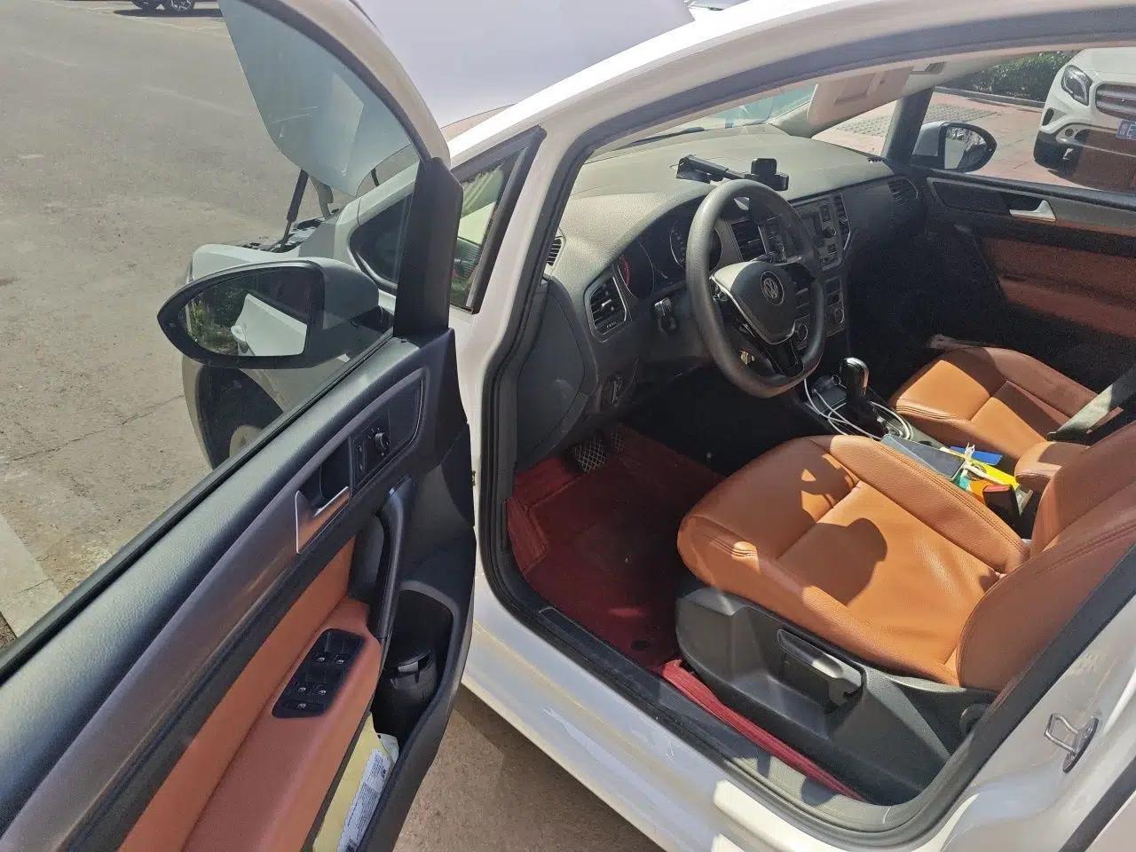Volkswagen Golf Sportsvan 2018 1.6L Automatic Comfort Model — миниатюра 17