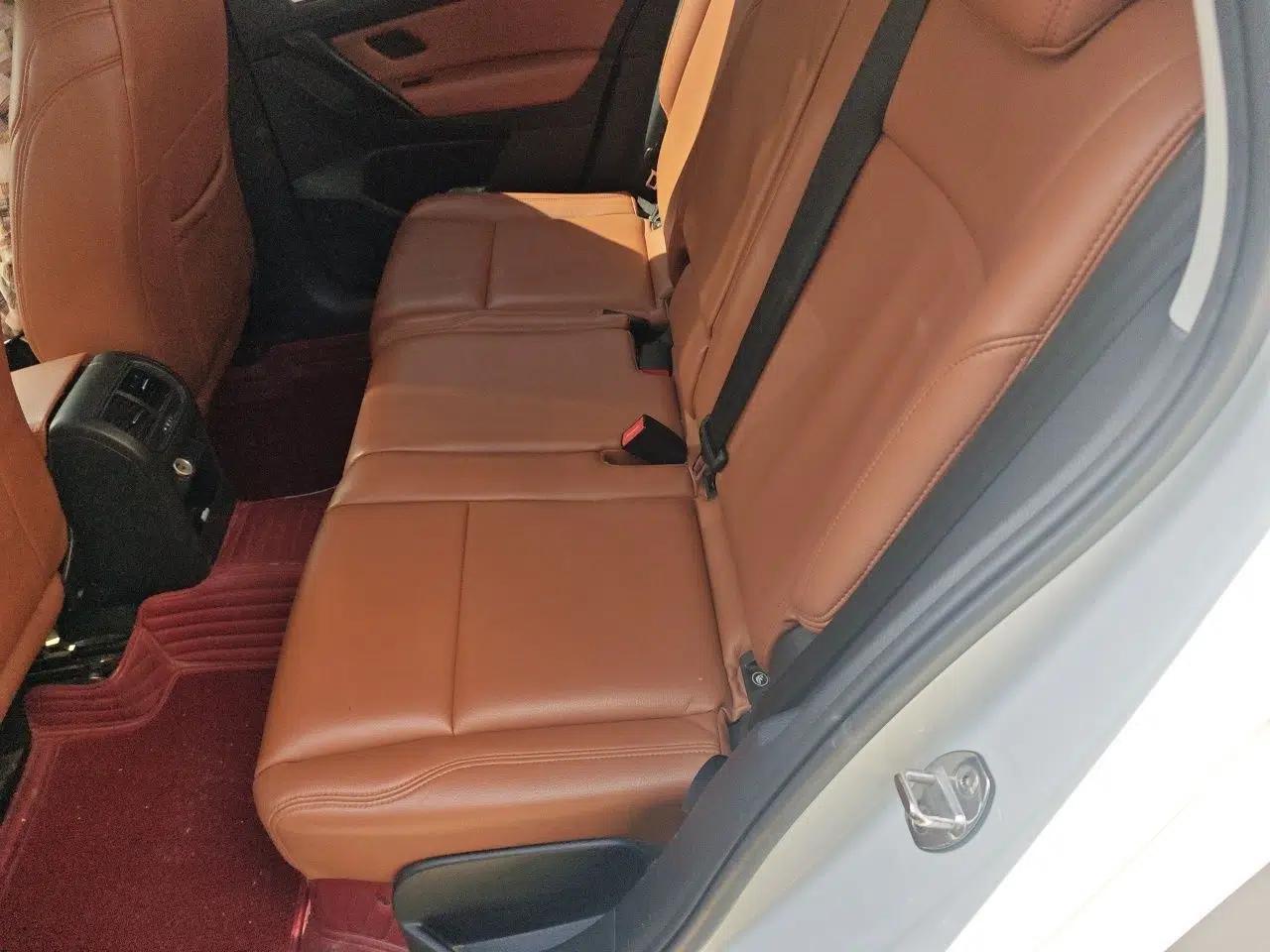 Volkswagen Golf Sportsvan 2018 1.6L Automatic Comfort Model — миниатюра 18