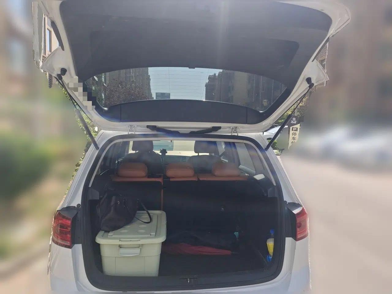 Volkswagen Golf Sportsvan 2018 1.6L Automatic Comfort Model — миниатюра 20