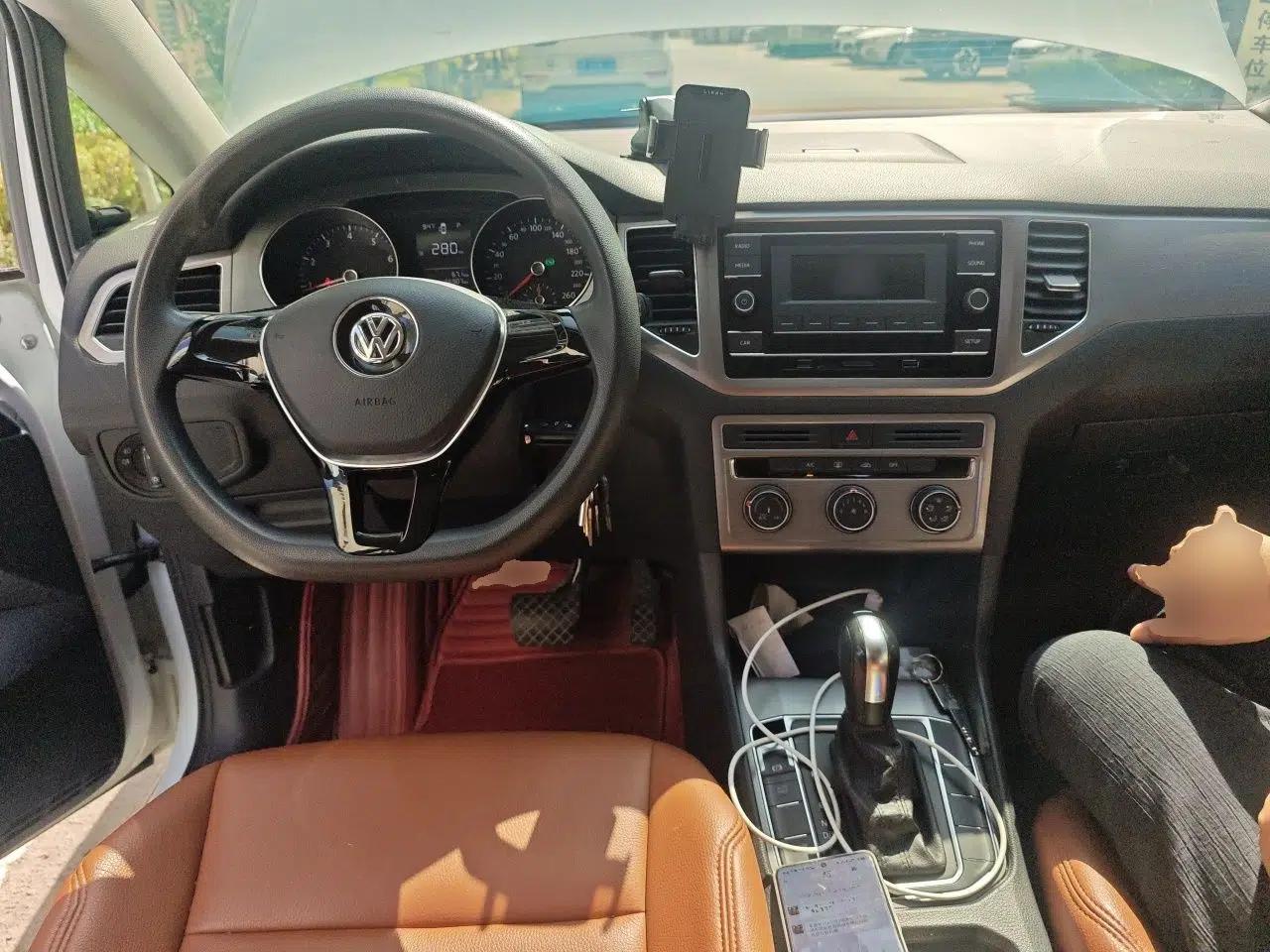 Volkswagen Golf Sportsvan 2018 1.6L Automatic Comfort Model — миниатюра 10