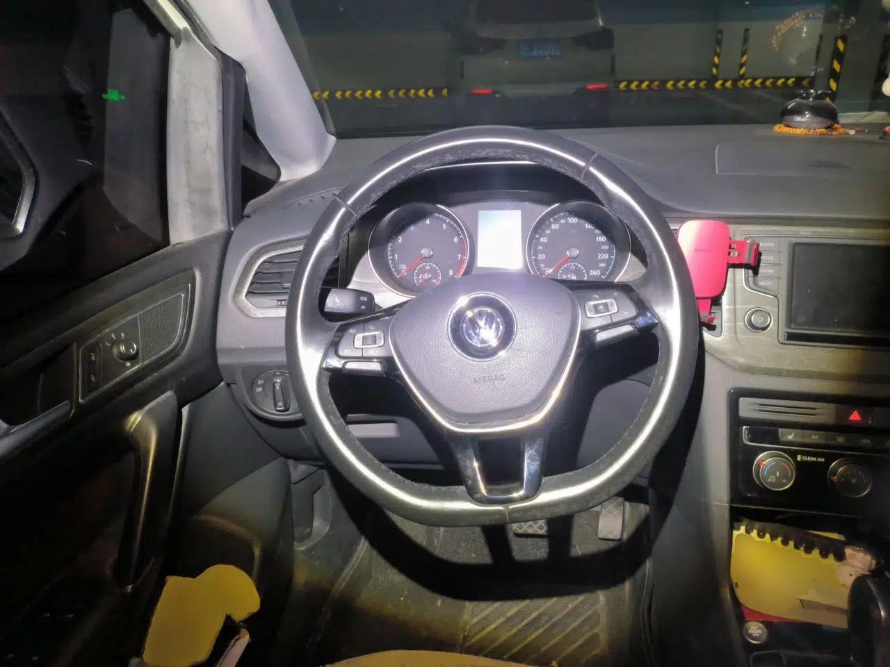 Volkswagen Golf Sportsvan 2016 230TSI Automatic Luxury Version — миниатюра 11
