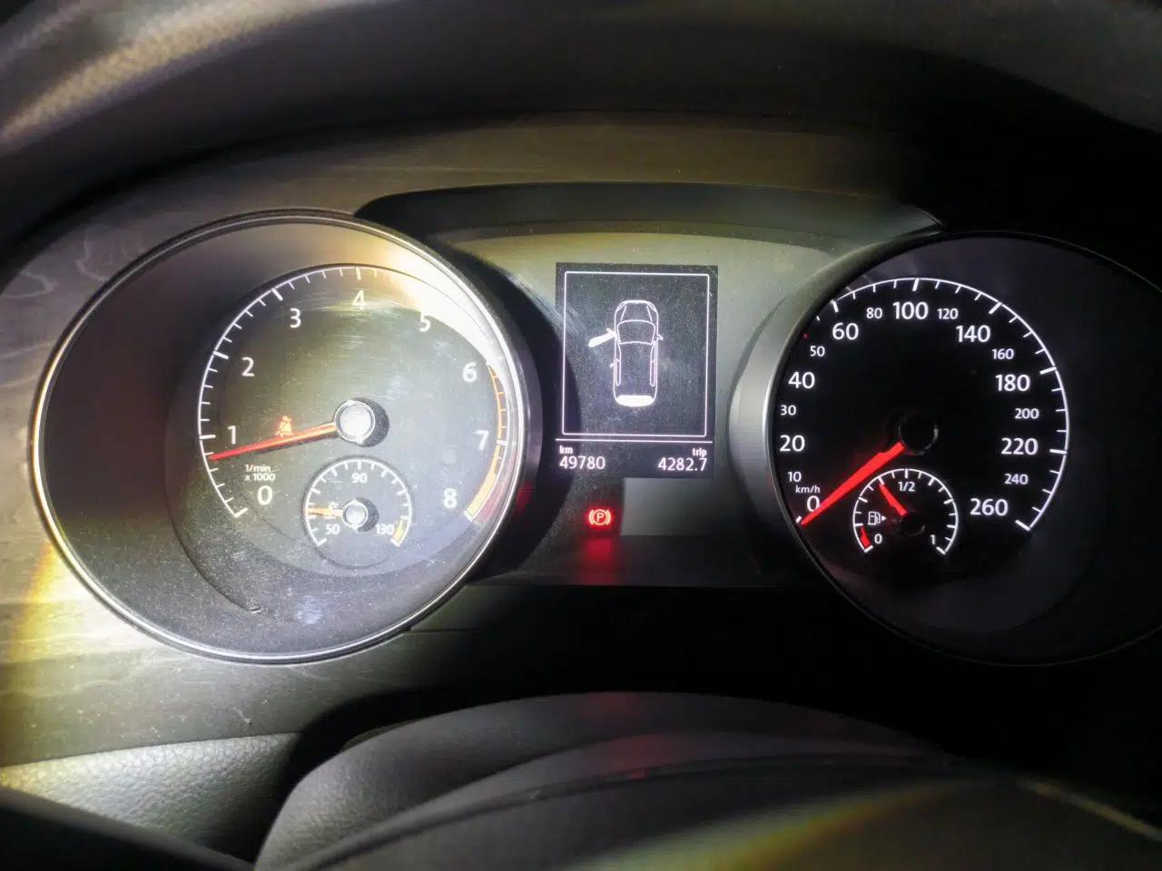 Volkswagen Golf Sportsvan 2016 230TSI Automatic Luxury Version — миниатюра 12