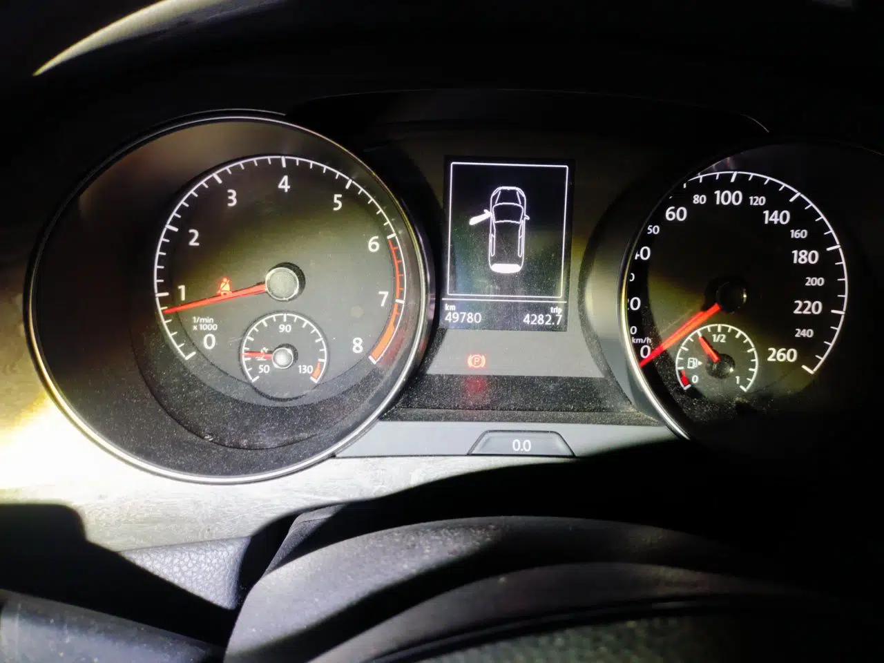 Volkswagen Golf Sportsvan 2016 230TSI Automatic Luxury Version — миниатюра 13