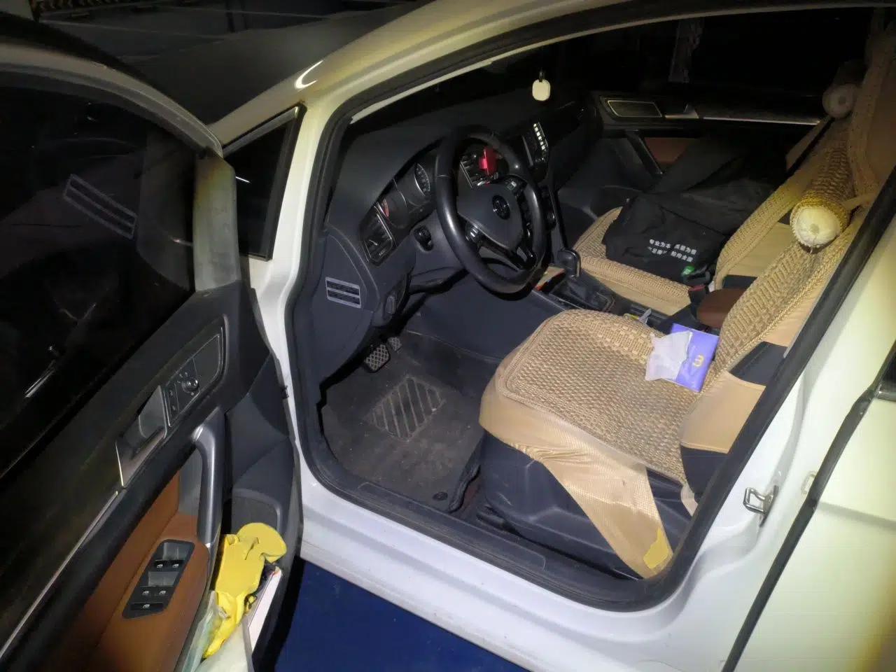 Volkswagen Golf Sportsvan 2016 230TSI Automatic Luxury Version — миниатюра 17