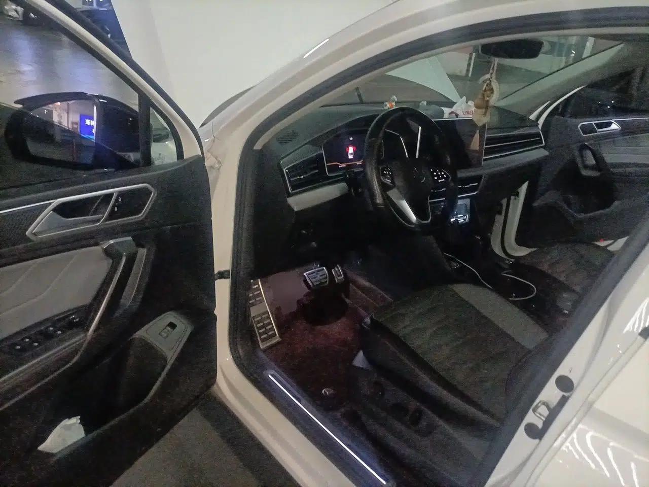 Volkswagen Tiguan X 2022 330TSI Two-Wheel-Drive Flagship Edition — миниатюра 17