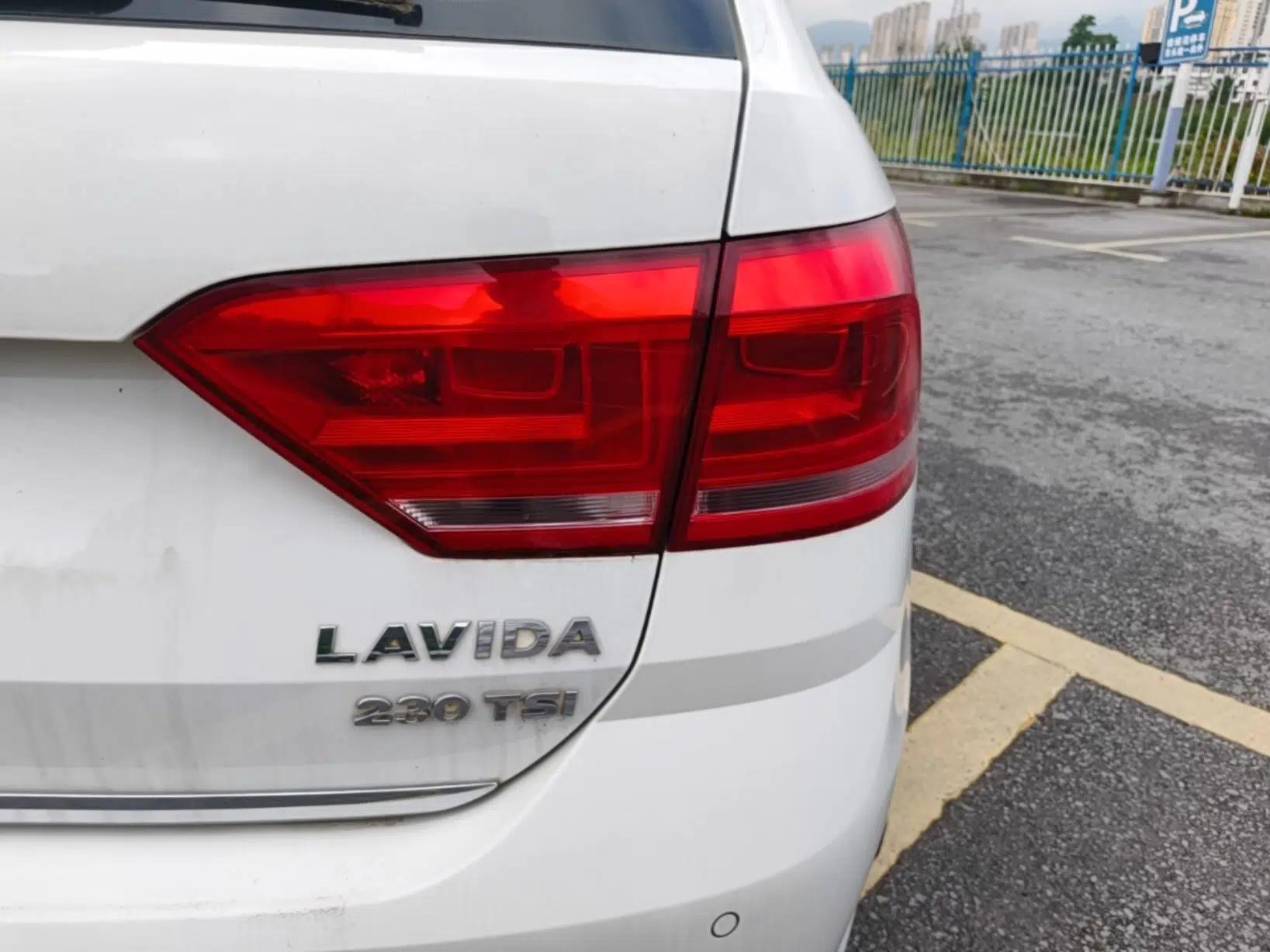 Volkswagen Gran Lavida 2015 230TSI DSG Comfort Edition — миниатюра 7