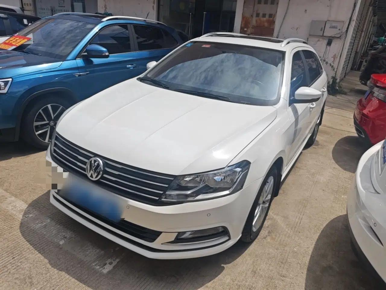 Volkswagen Gran Lavida 2015 1.6L Automatic Comfort Edition — миниатюра 1