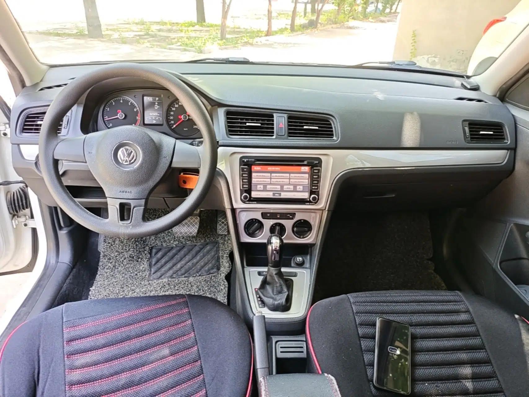 Volkswagen Gran Lavida 2013 1.6L Automatic Fashion Model — миниатюра 13