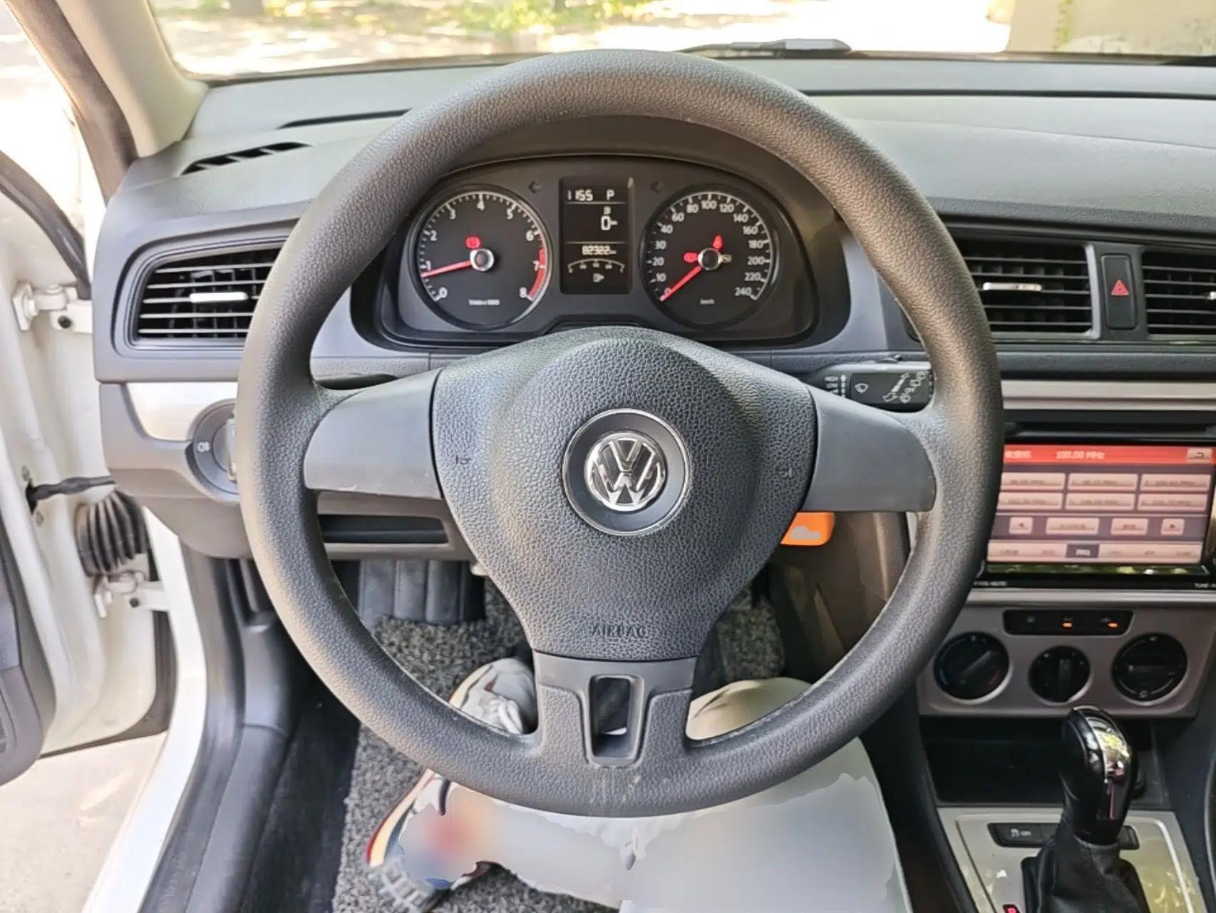 Volkswagen Gran Lavida 2013 1.6L Automatic Fashion Model — миниатюра 14