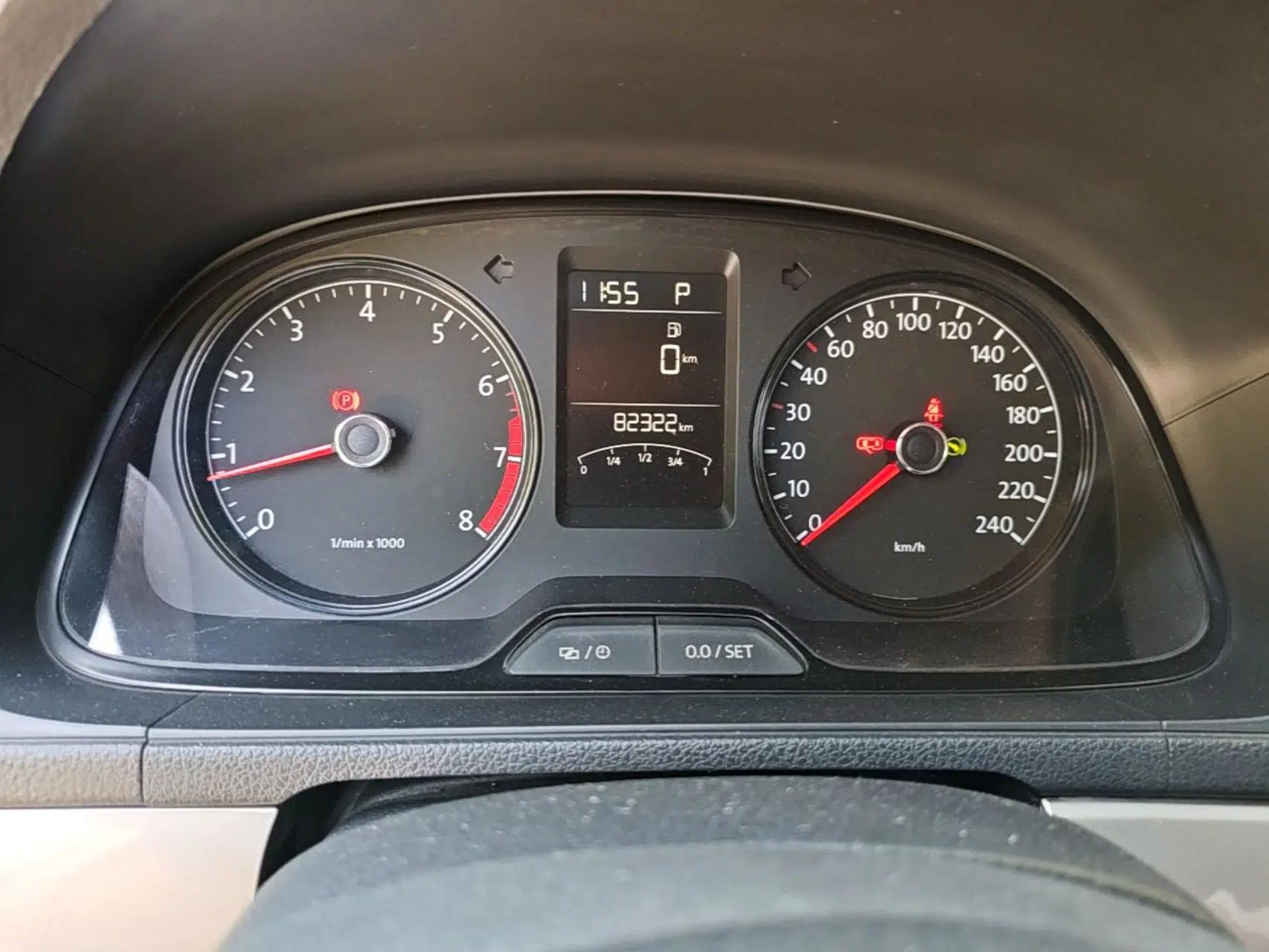 Volkswagen Gran Lavida 2013 1.6L Automatic Fashion Model — миниатюра 15