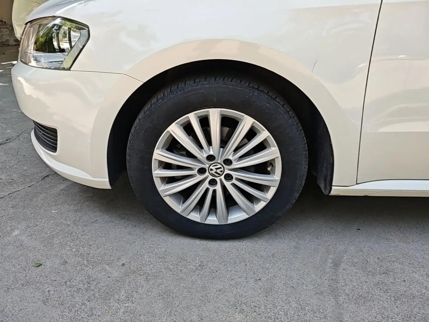Volkswagen Gran Lavida 2013 1.6L Automatic Fashion Model — миниатюра 8