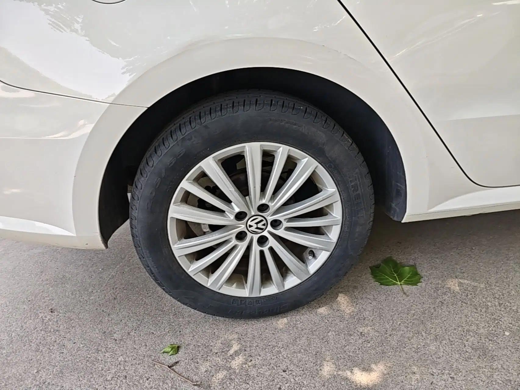 Volkswagen Gran Lavida 2013 1.6L Automatic Fashion Model — миниатюра 10