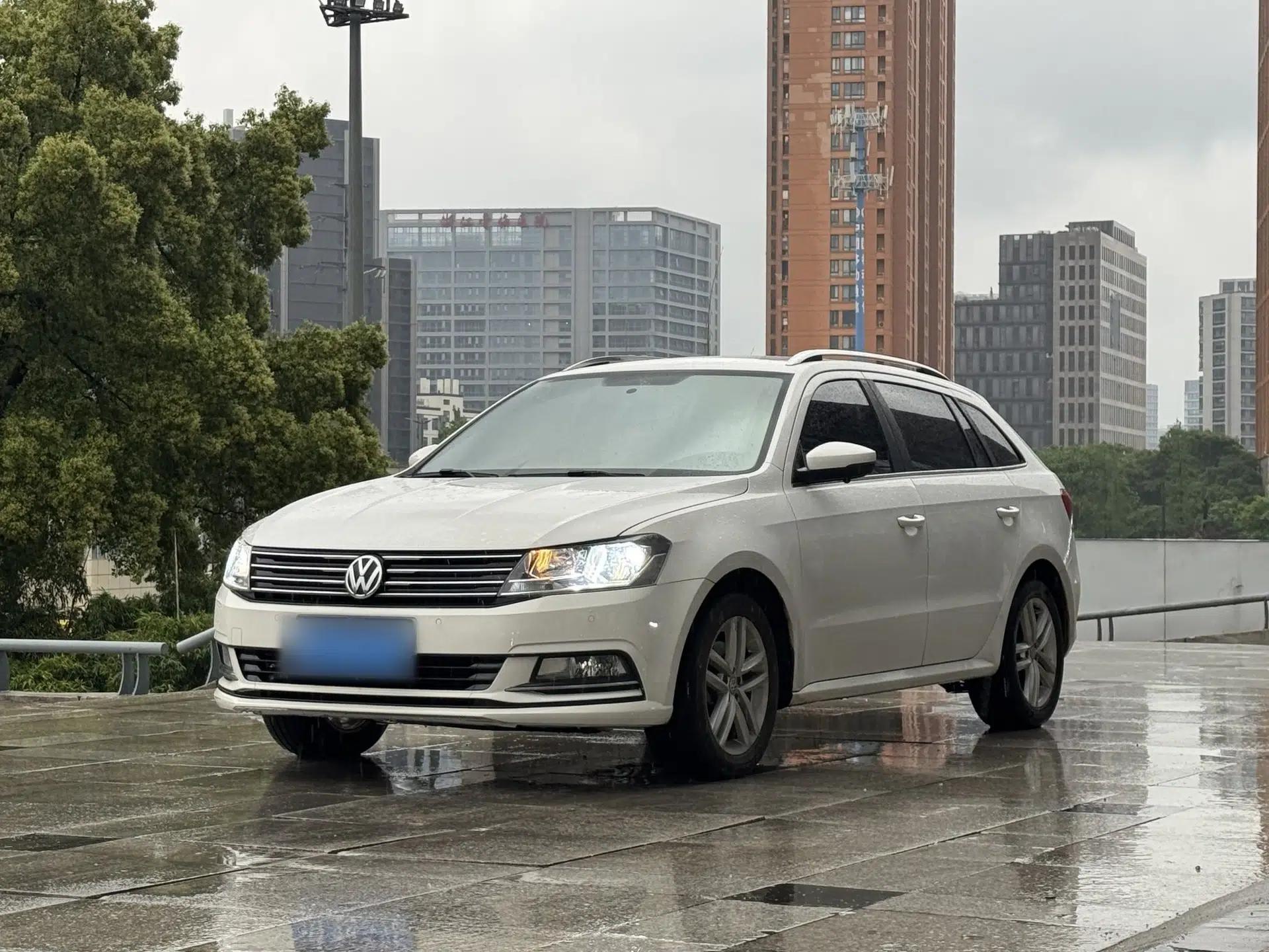 Volkswagen Gran Lavida 2015 1.6L Automatic Comfort Edition — миниатюра 1