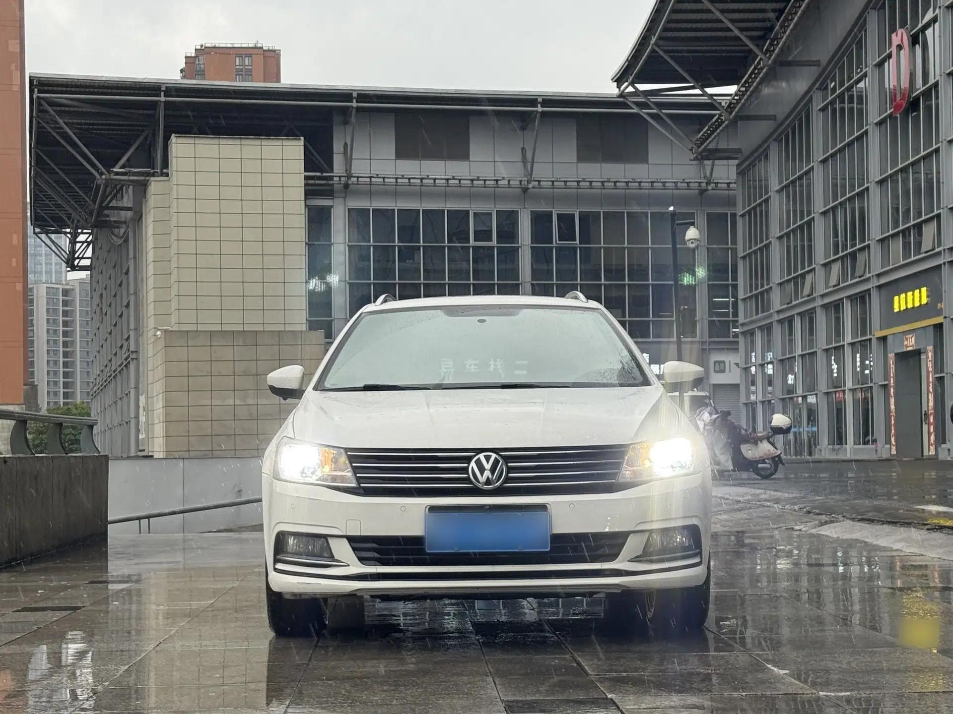 Volkswagen Gran Lavida 2015 1.6L Automatic Comfort Edition — миниатюра 2