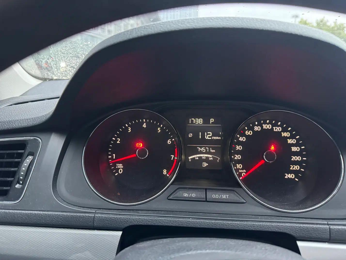Volkswagen Gran Lavida 2015 1.6L Automatic Comfort Edition — миниатюра 11