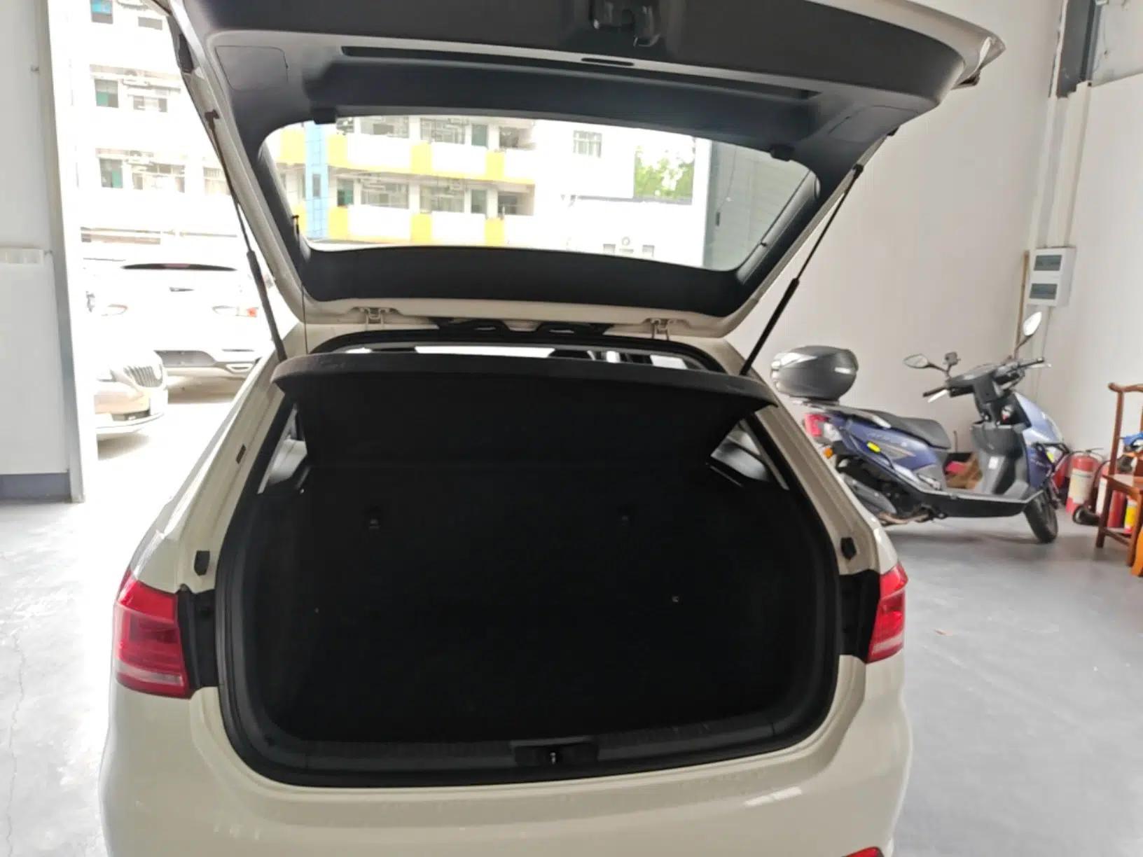 Volkswagen Gran Lavida 2013 1.6L Automatic Fashion Model — миниатюра 17