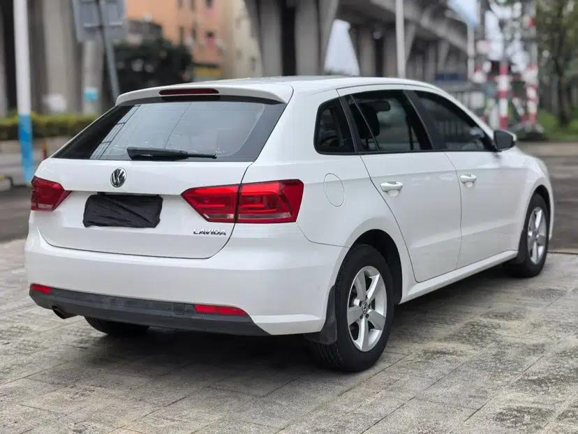 Volkswagen Gran Lavida 2013 1.6L Automatic Fashion Model — миниатюра 5