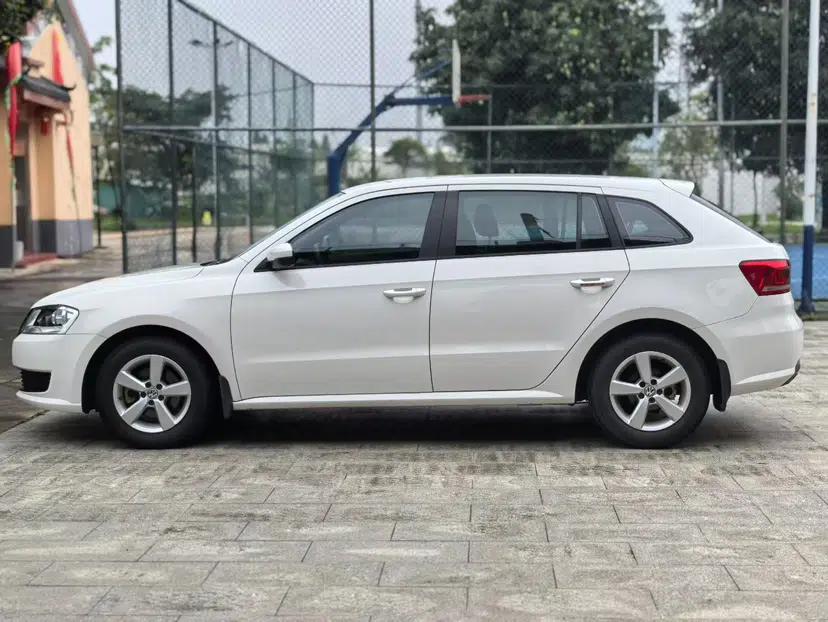 Volkswagen Gran Lavida 2013 1.6L Automatic Fashion Model — миниатюра 7