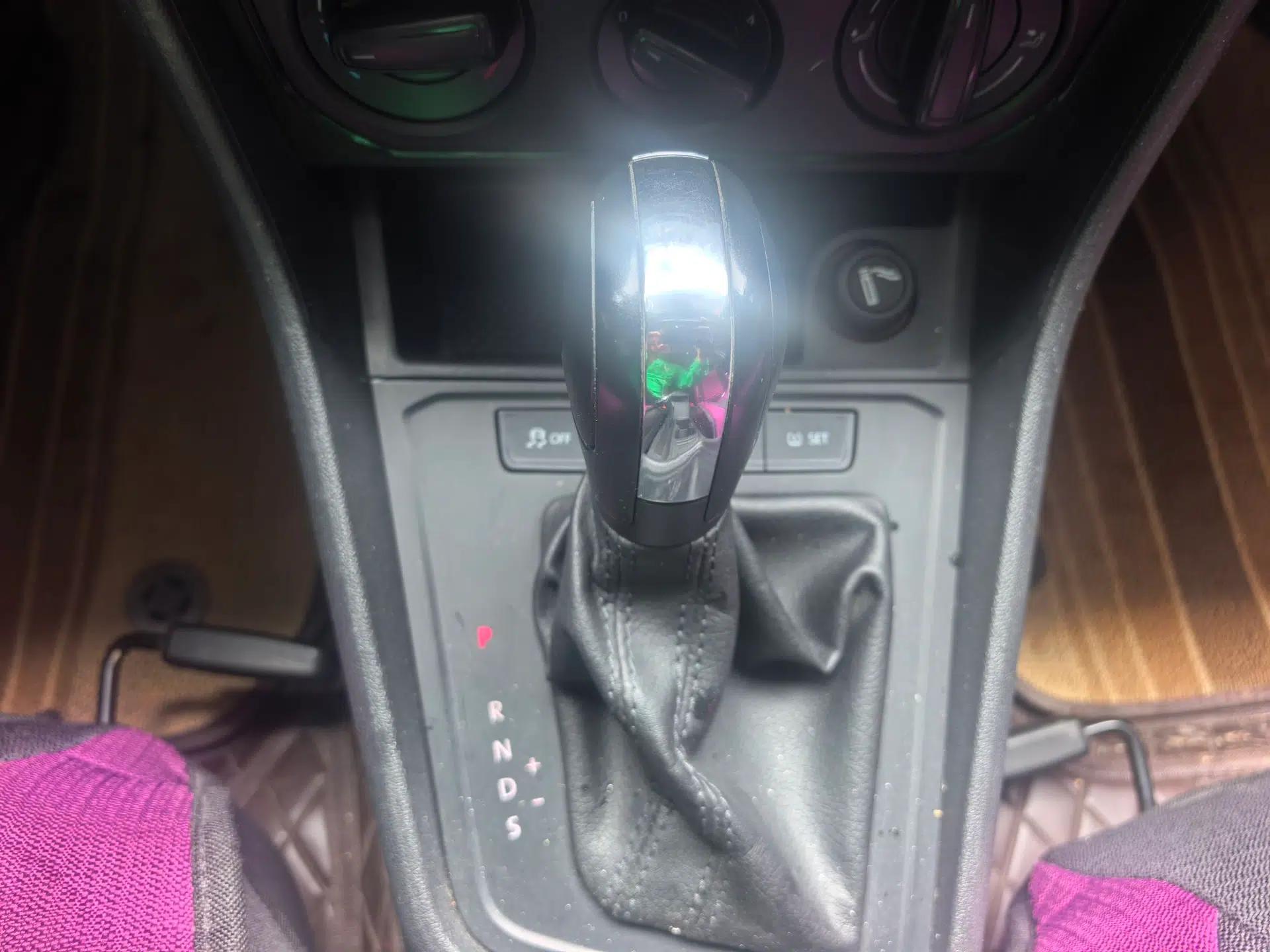Volkswagen Gran Lavida 2015 1.6L Automatic Fashion Edition — миниатюра 13