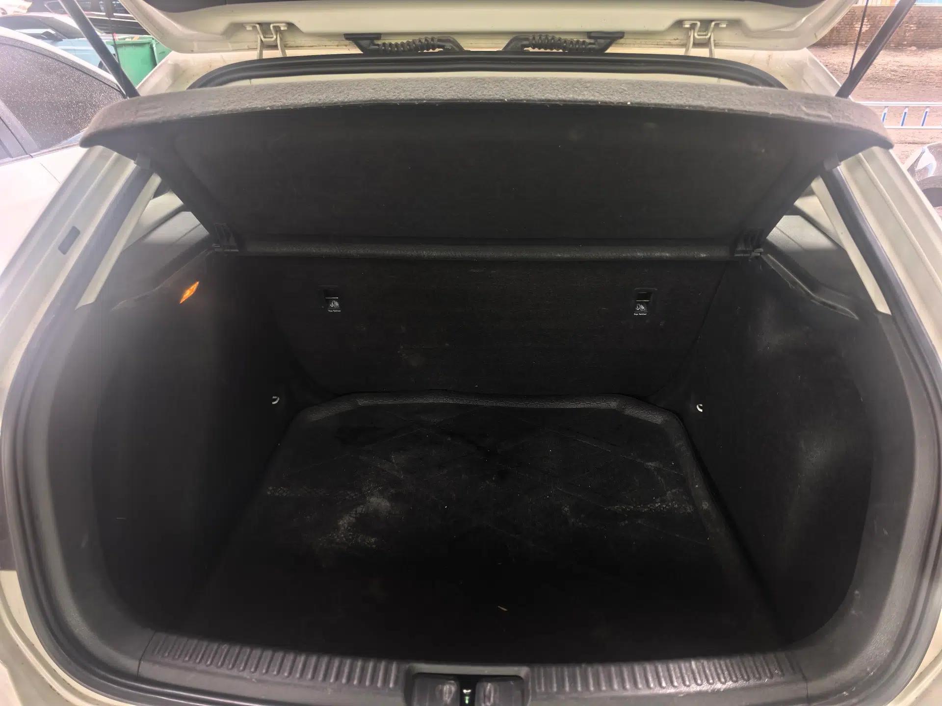 Volkswagen Gran Lavida 2015 1.6L Automatic Fashion Edition — миниатюра 16