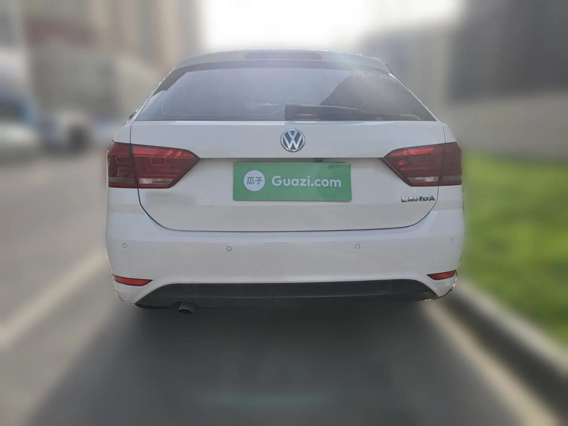 Volkswagen Gran Lavida 2015 1.6L Automatic Fashion Edition — миниатюра 3