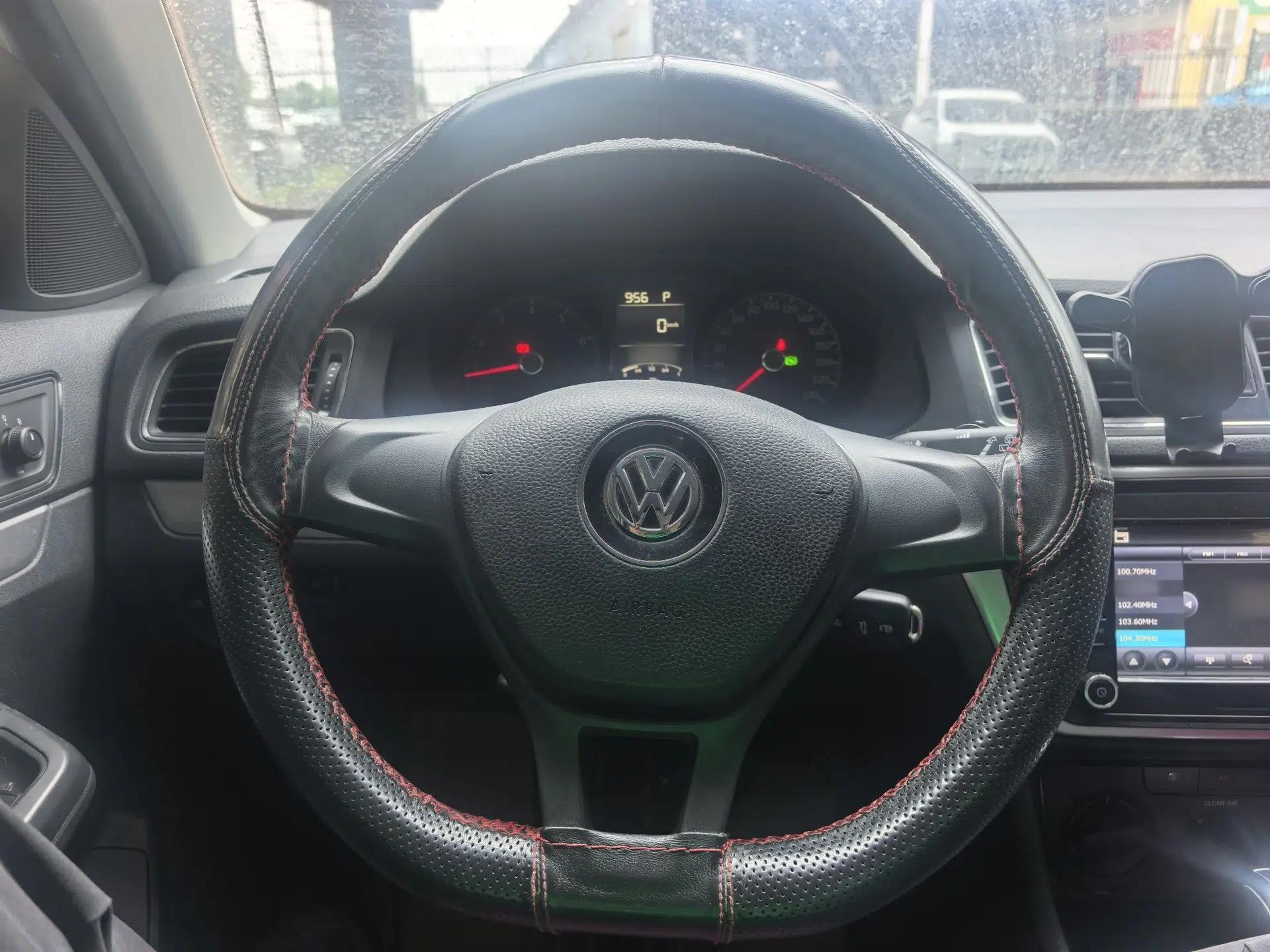 Volkswagen Gran Lavida 2015 1.6L Automatic Fashion Edition — миниатюра 9