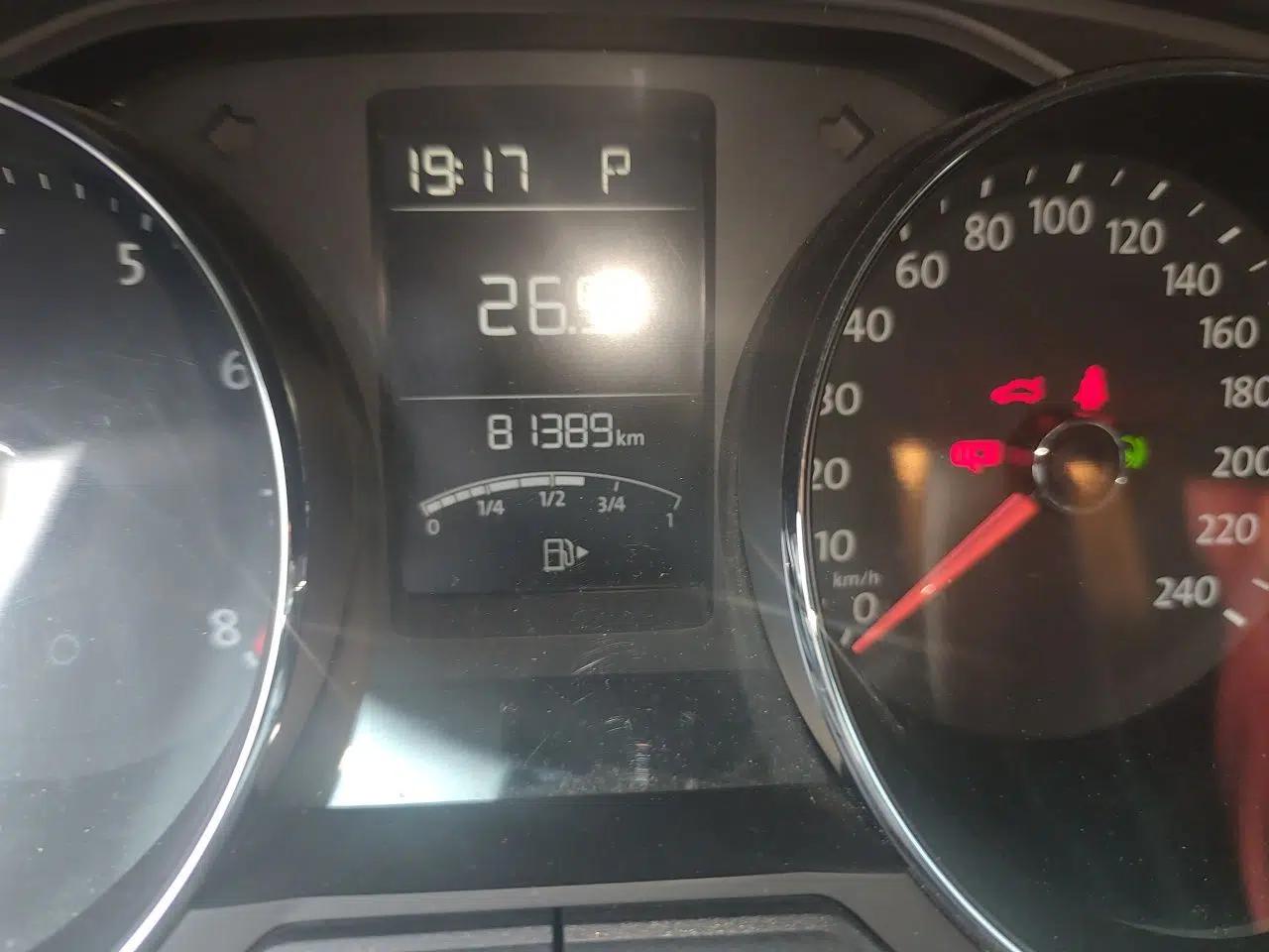 Volkswagen Gran Lavida 2015 1.6L Automatic Comfort Edition — миниатюра 13