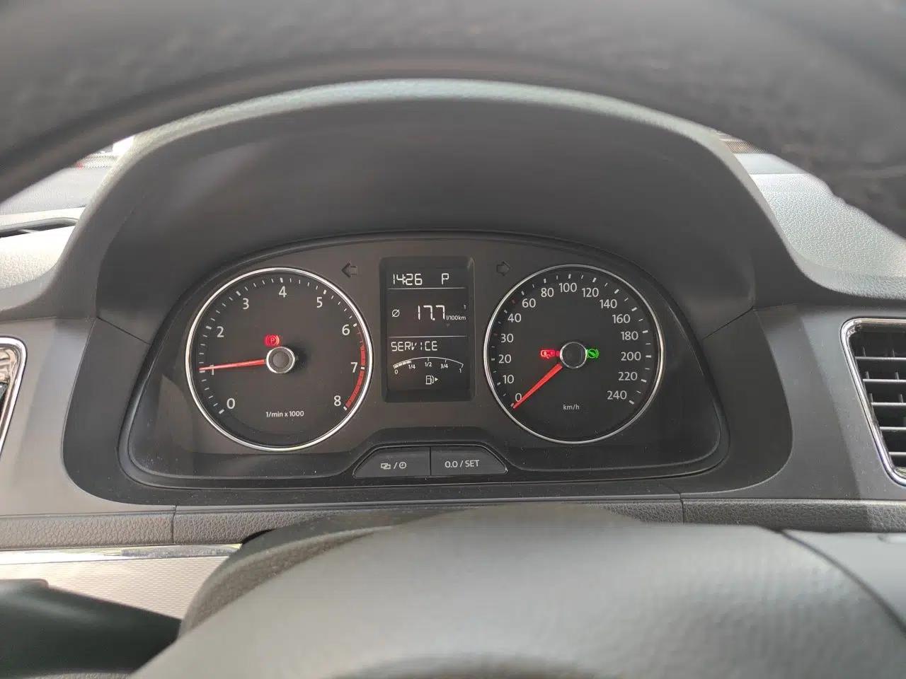 Volkswagen Gran Lavida 2014 1.6L Automatic Sport Edition — миниатюра 12