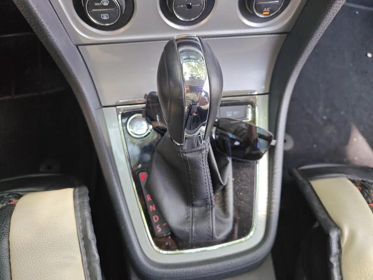 Volkswagen Gran Lavida 2014 1.6L Automatic Sport Edition — миниатюра 15