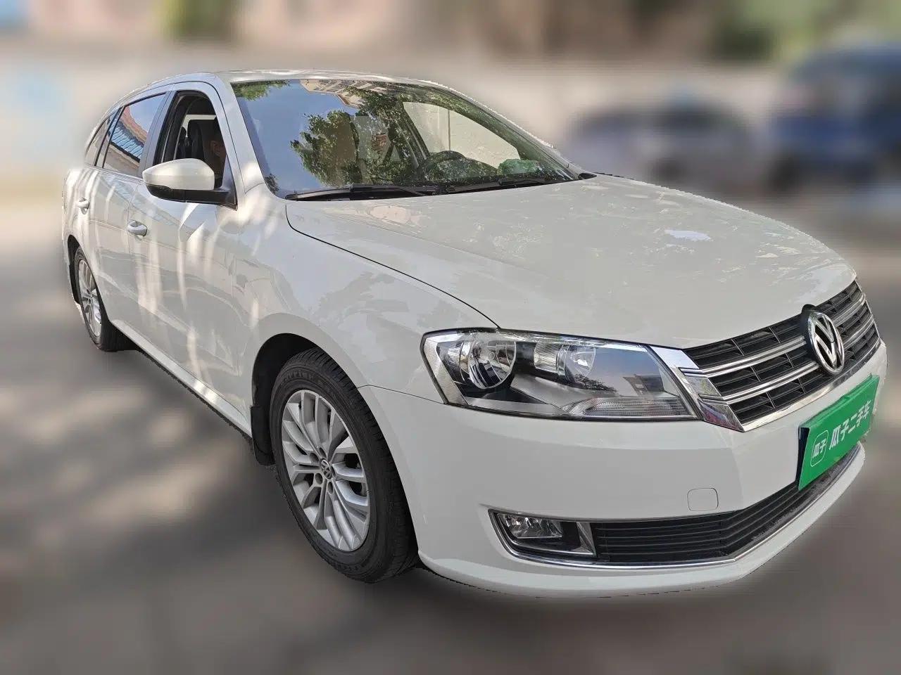 Volkswagen Gran Lavida 2014 1.6L Automatic Sport Edition — миниатюра 3
