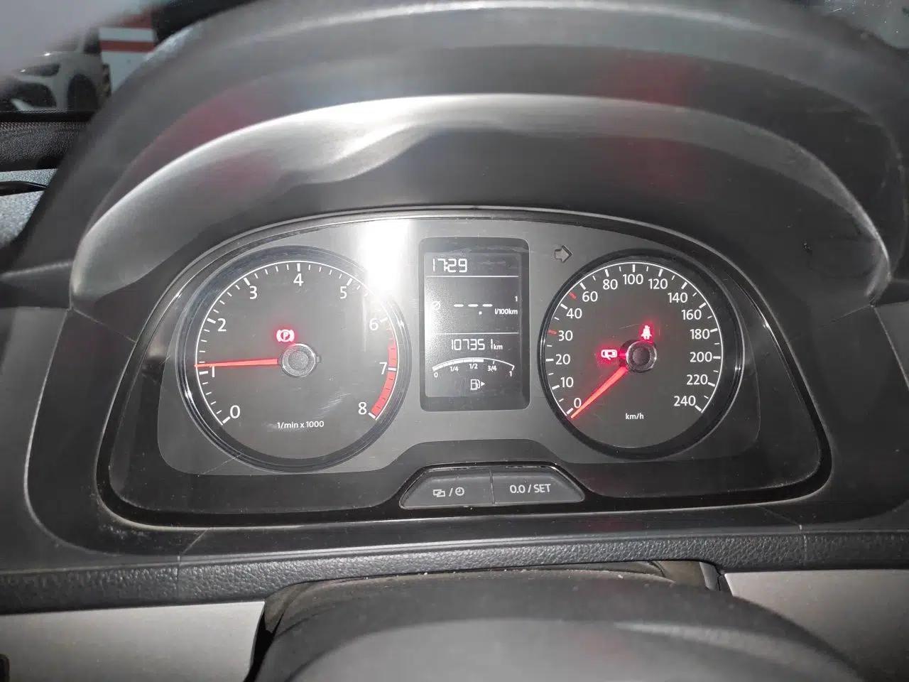 Volkswagen Gran Lavida 2013 1.6L Manual Fashion Model — миниатюра 12