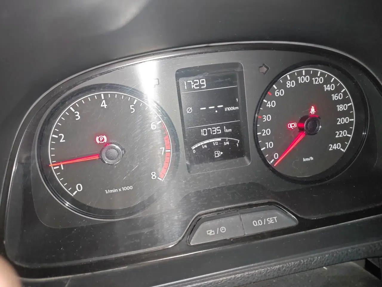 Volkswagen Gran Lavida 2013 1.6L Manual Fashion Model — миниатюра 13