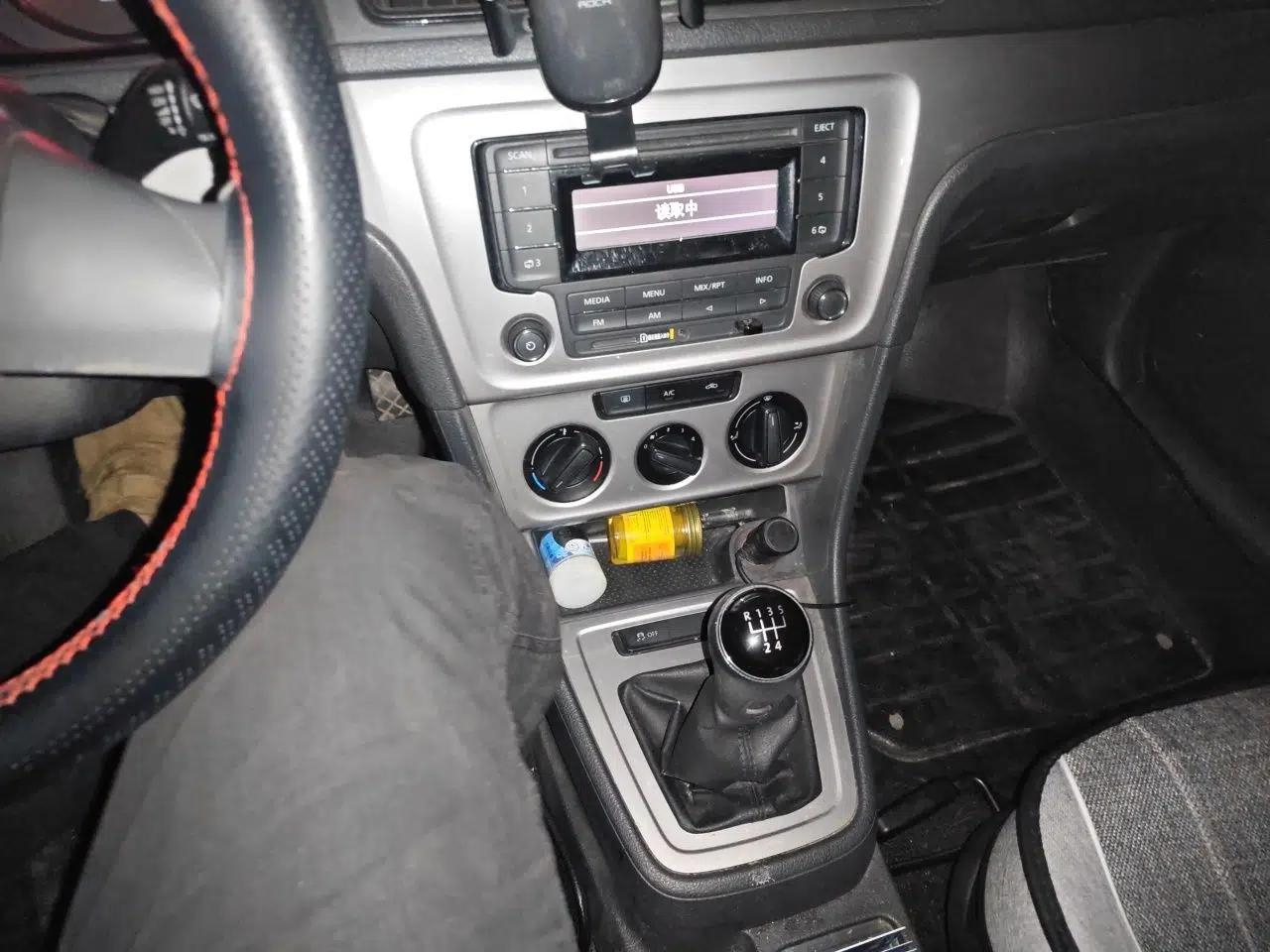 Volkswagen Gran Lavida 2013 1.6L Manual Fashion Model — миниатюра 14