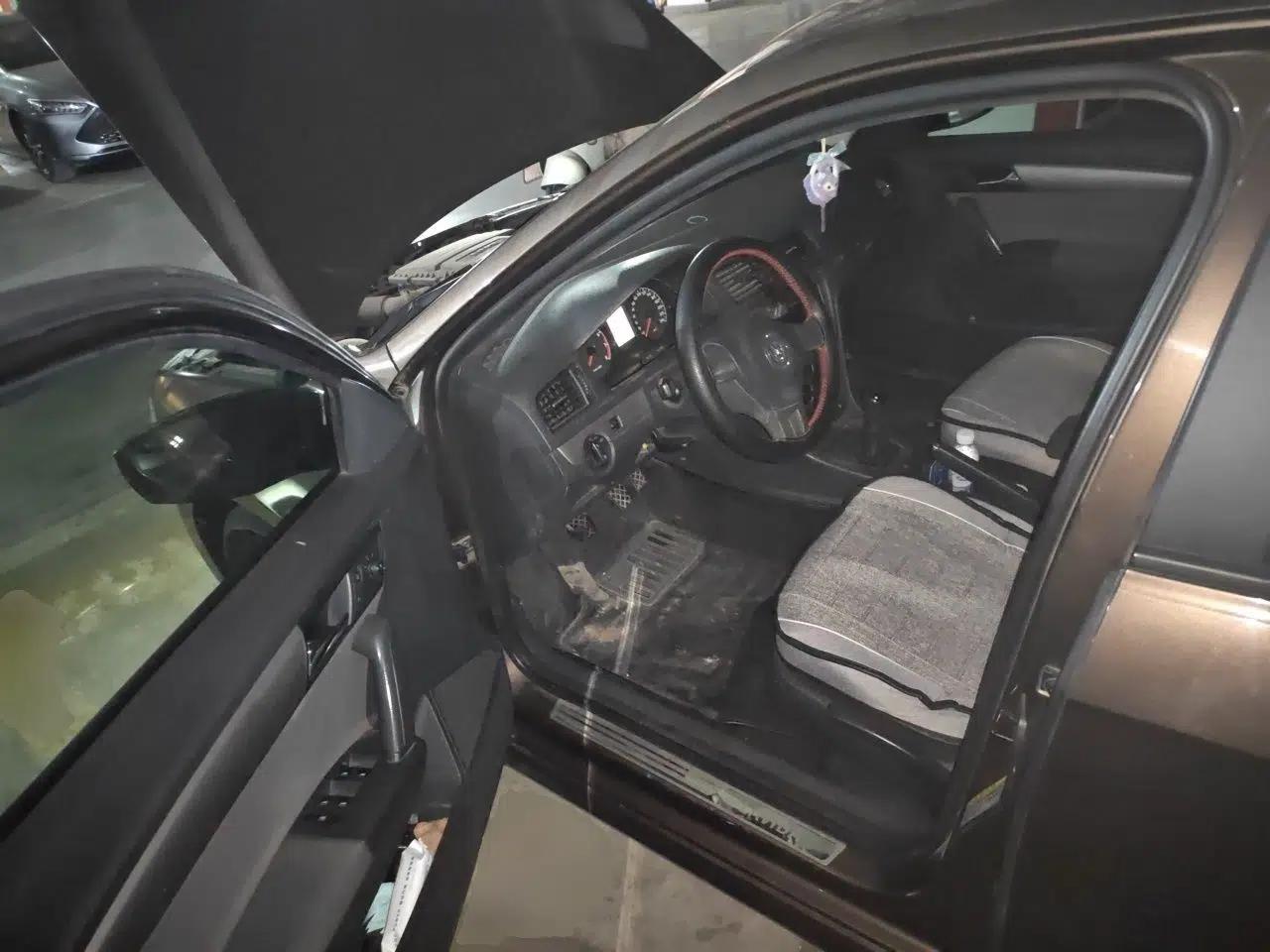 Volkswagen Gran Lavida 2013 1.6L Manual Fashion Model — миниатюра 17