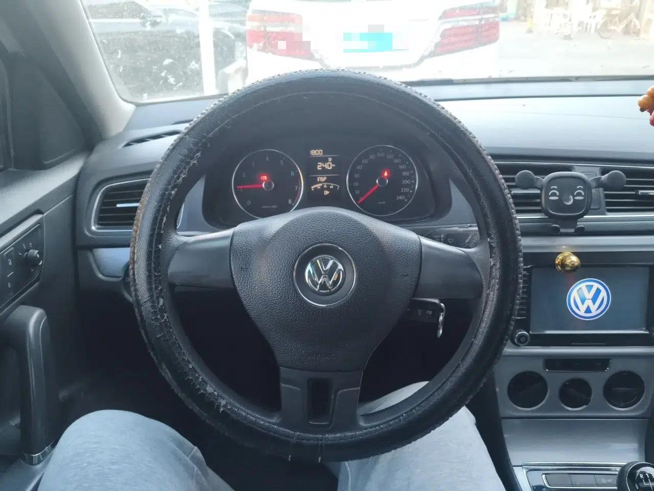Volkswagen Gran Lavida 2013 1.6L Manual Comfort Model — миниатюра 11