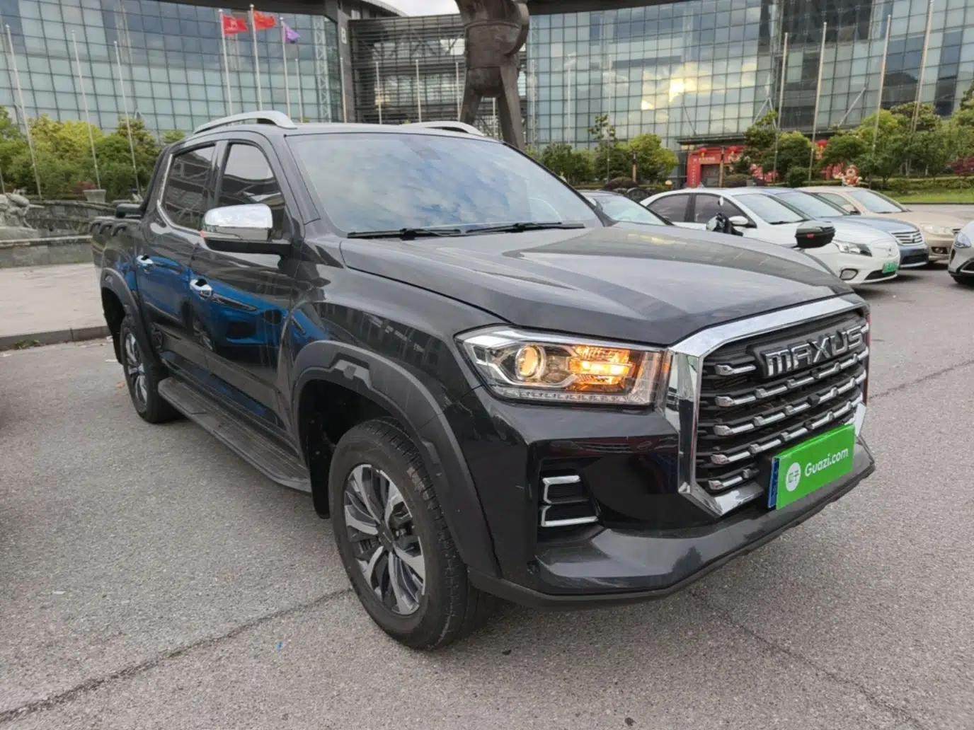 SAIC MAXUS Xingji 2023 Starry R 2.0T Automatic Gasoline 2WD Luxury Edition Standard Box — миниатюра 3