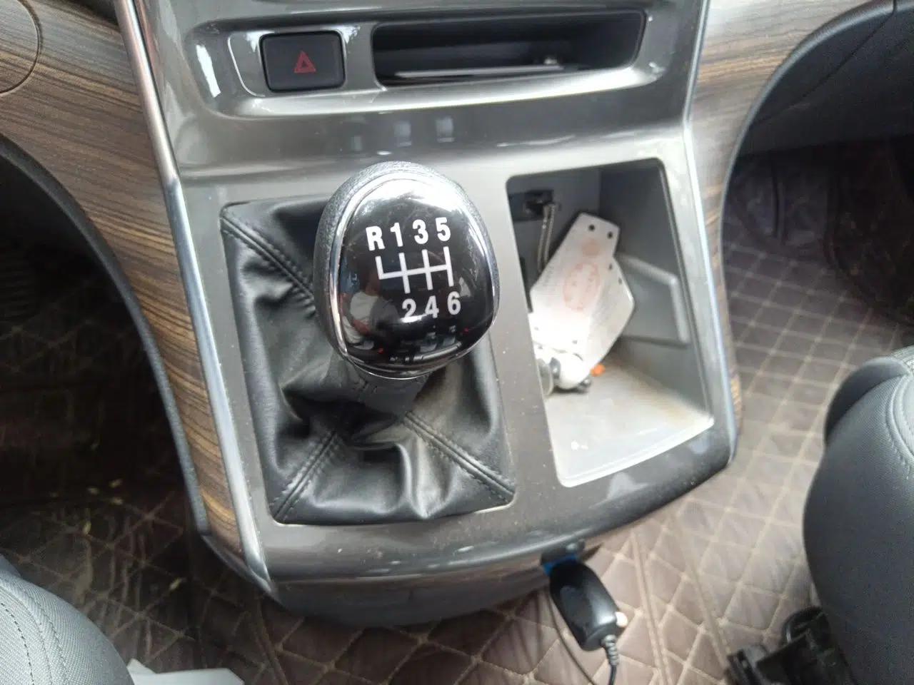 FORTHING Lingzhi PLUS 2021 2.0L Manual Comfort Version 7 Seats — миниатюра 11
