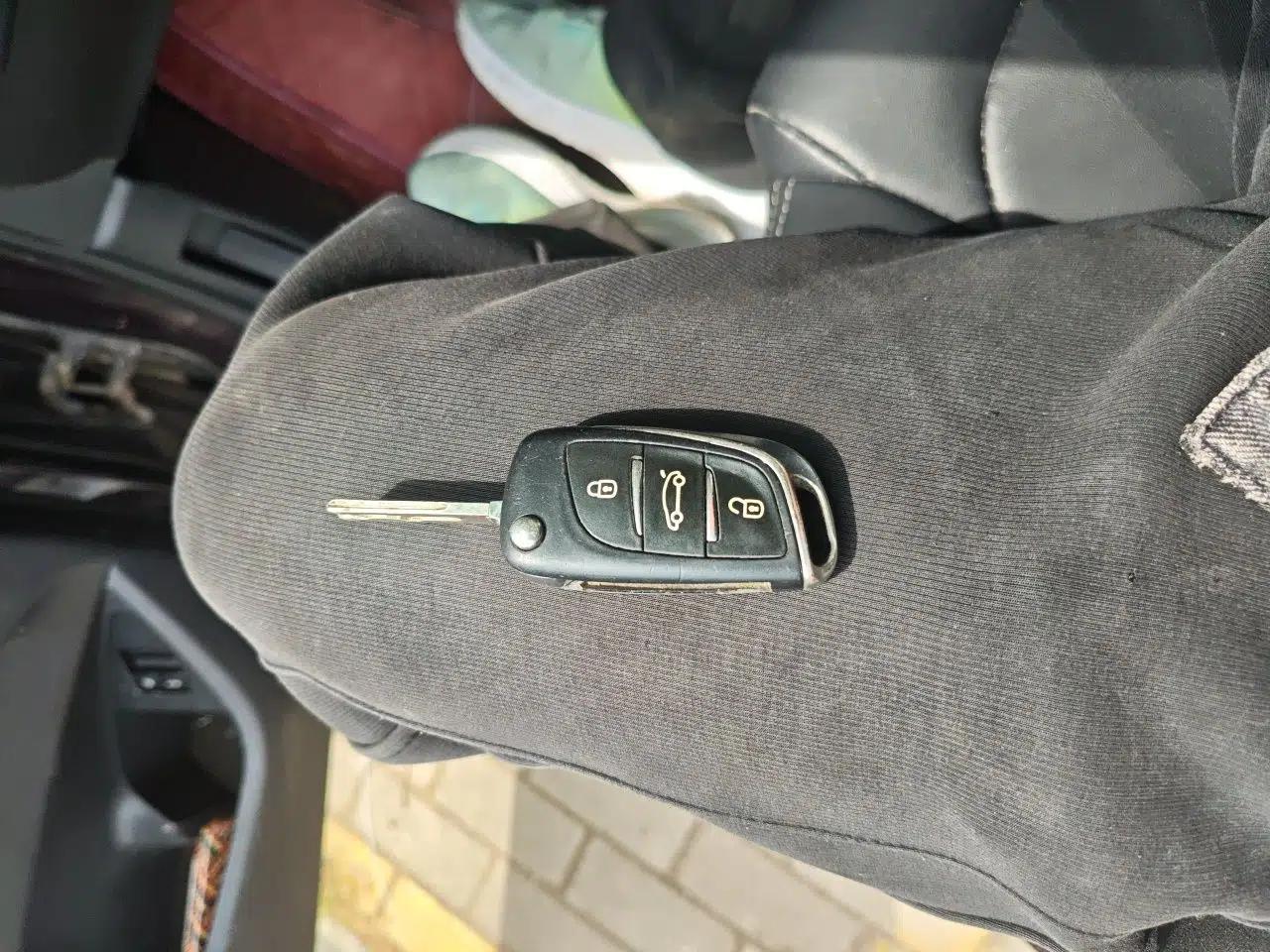 DS 5LS 2014 1.8L Manual Comfort Version VTi140 — миниатюра 9