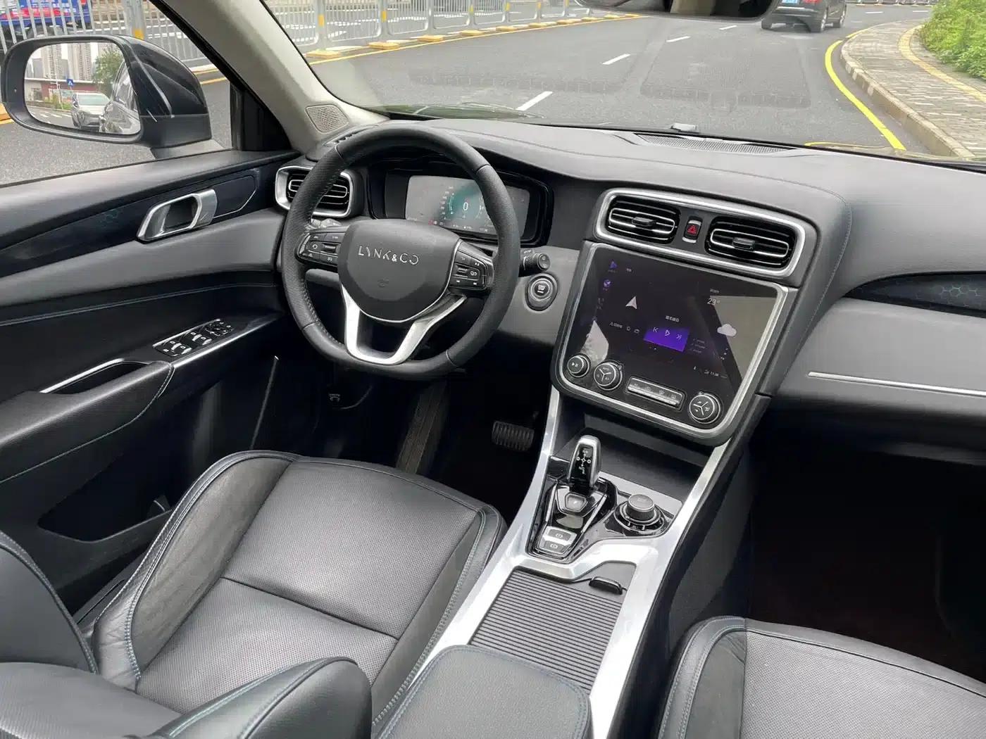 Lynk & Co 01 EM-P 2018 1.5T PHEV (National V Emission Standard) — миниатюра 9