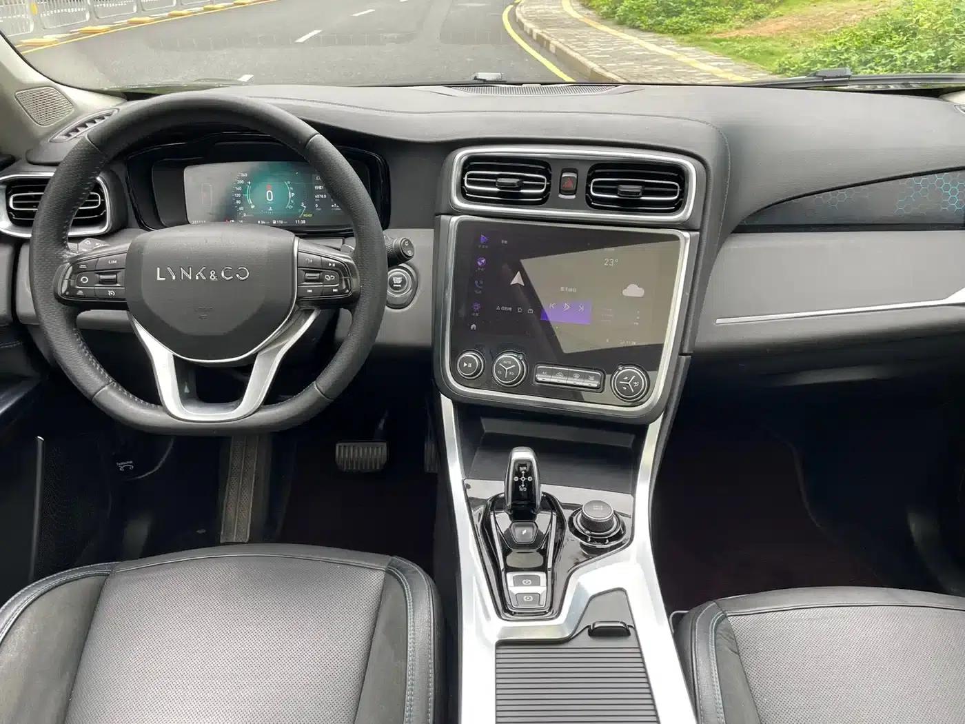 Lynk & Co 01 EM-P 2018 1.5T PHEV (National V Emission Standard) — миниатюра 10