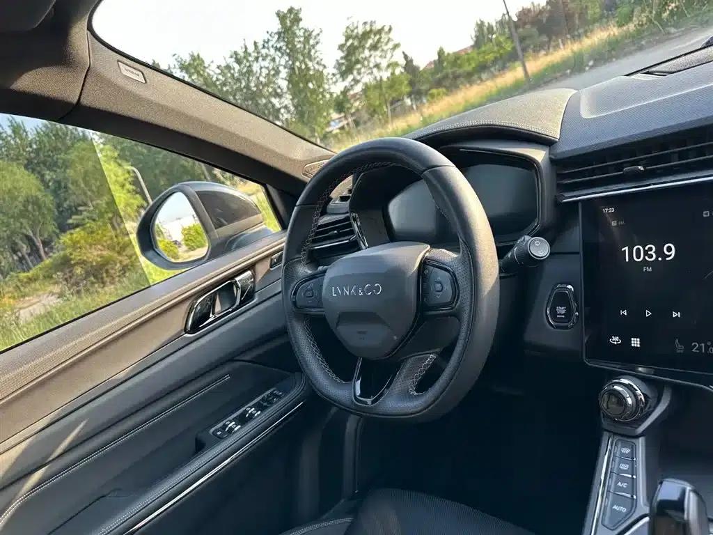 Lynk & Co 01 EM-P 2021 1.5TD PHEV Halo — миниатюра 17