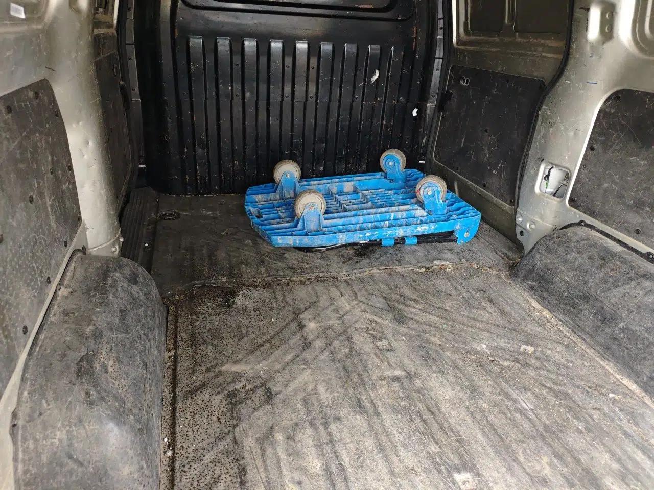 Dongfeng Fengon 380 2022 1.5L Standard Van 2 Seats — миниатюра 18