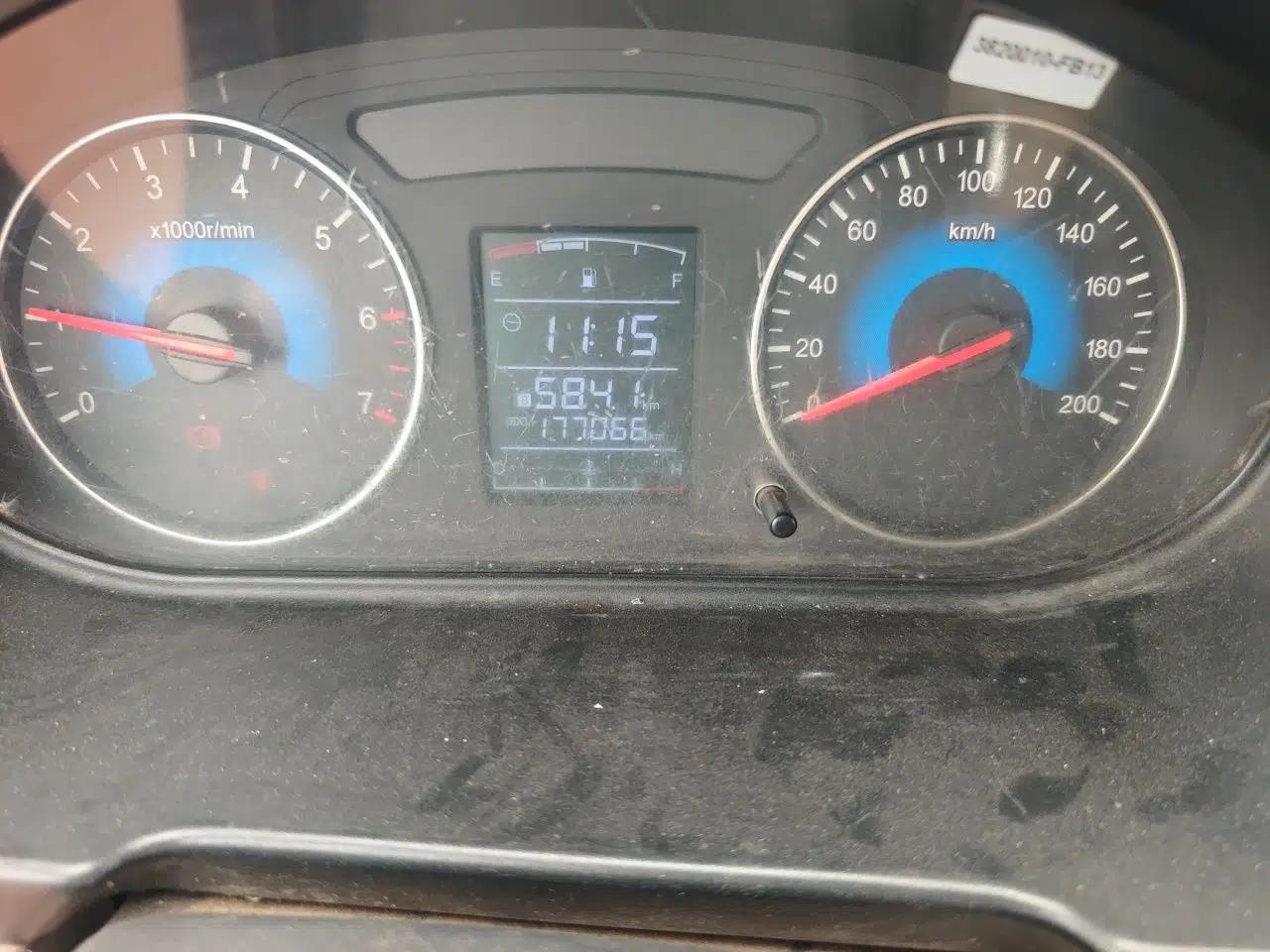 Dongfeng Fengon 360 2015 1.5L Manual Comfort II 7-Seater — миниатюра 13